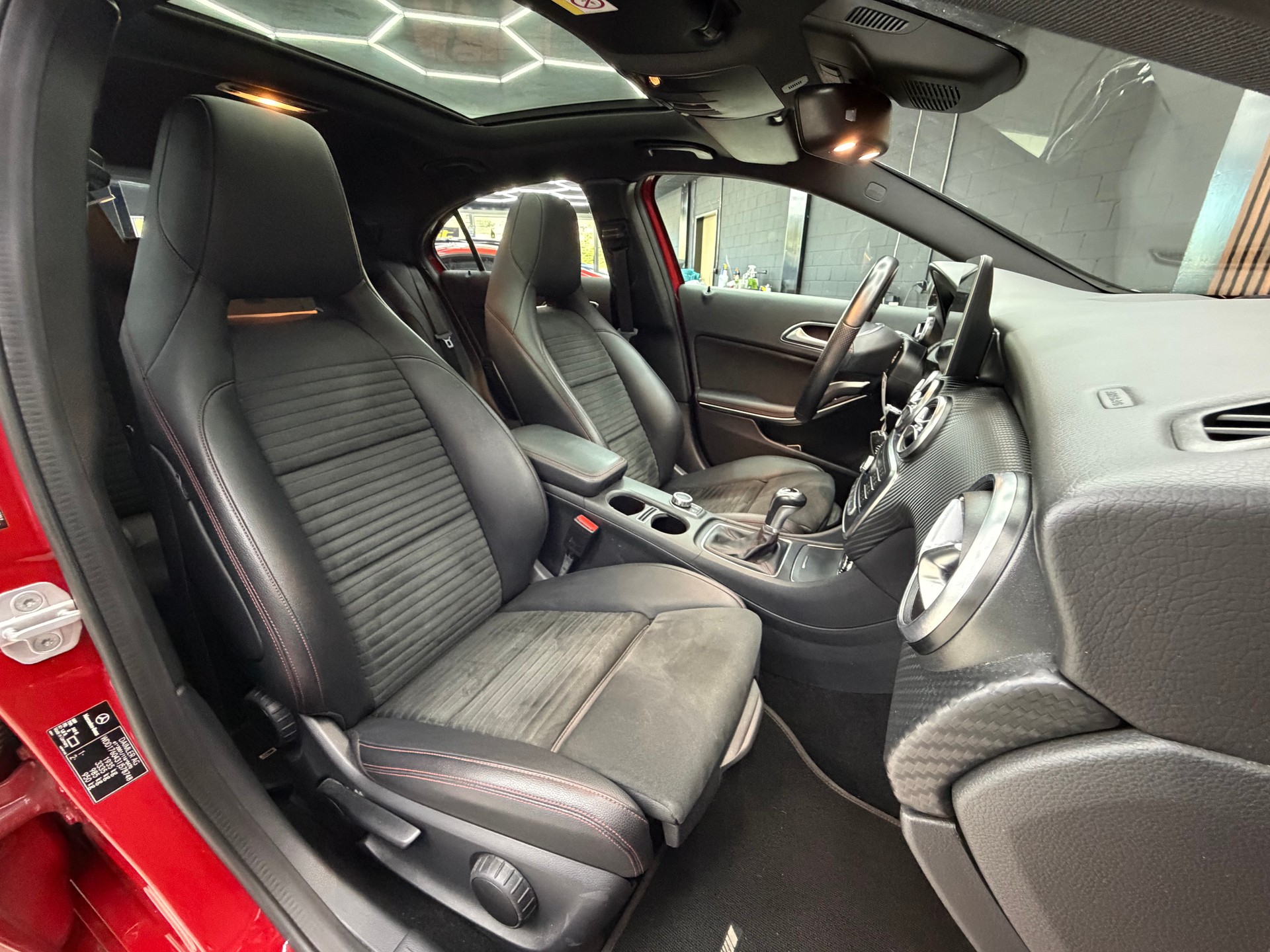 MERCEDES-BENZ A 200 AMG Line-image-13