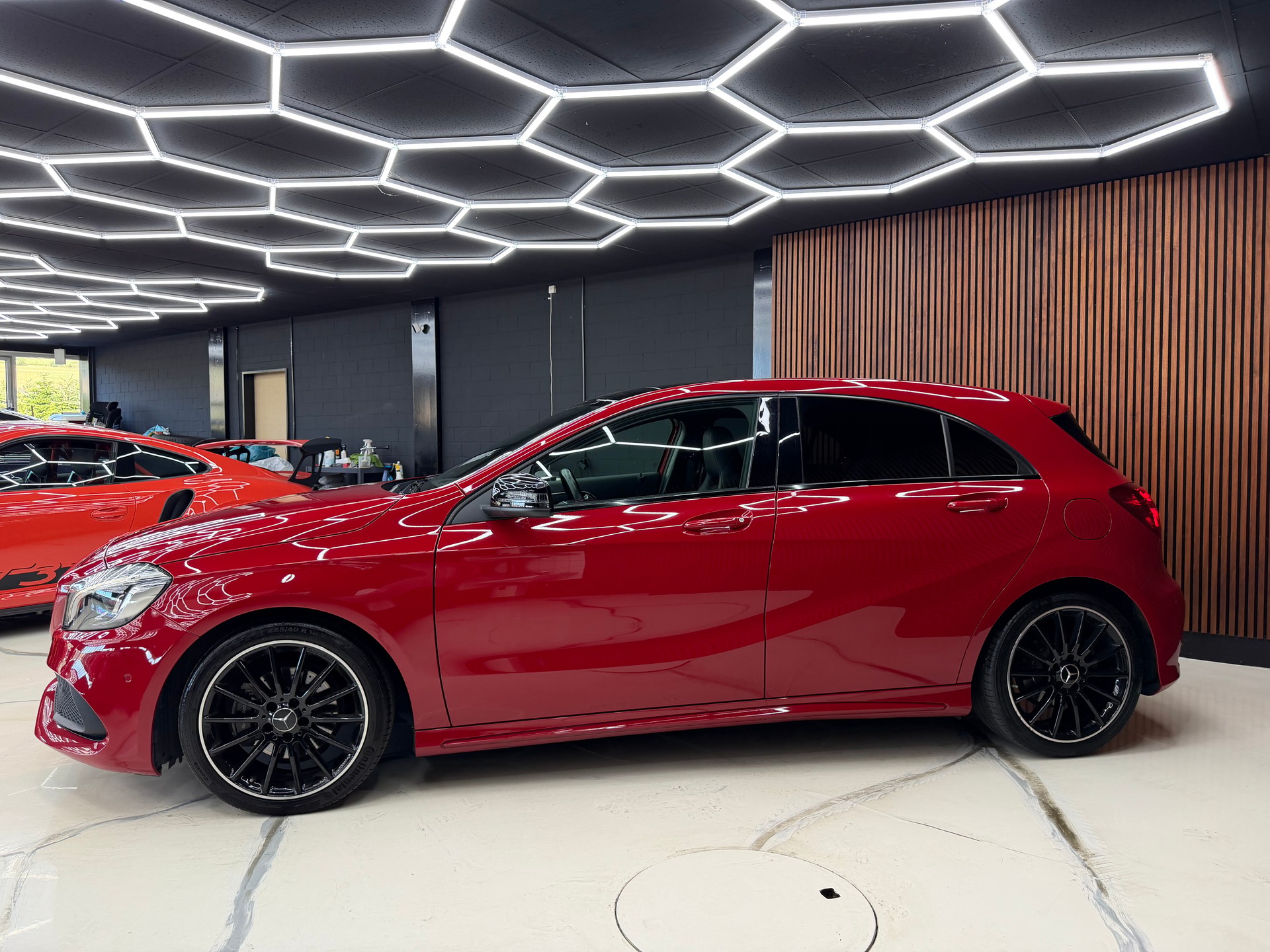 MERCEDES-BENZ A 200 AMG Line-image-4