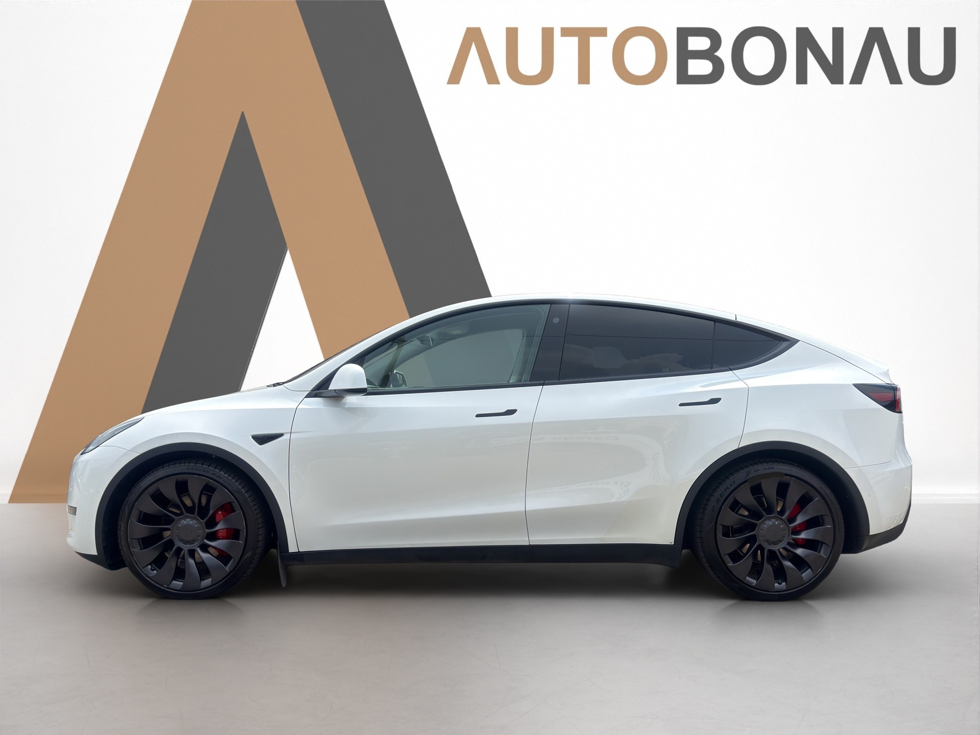 TESLA Model Y Performance D Anhängerkupplung-showroom-element-1