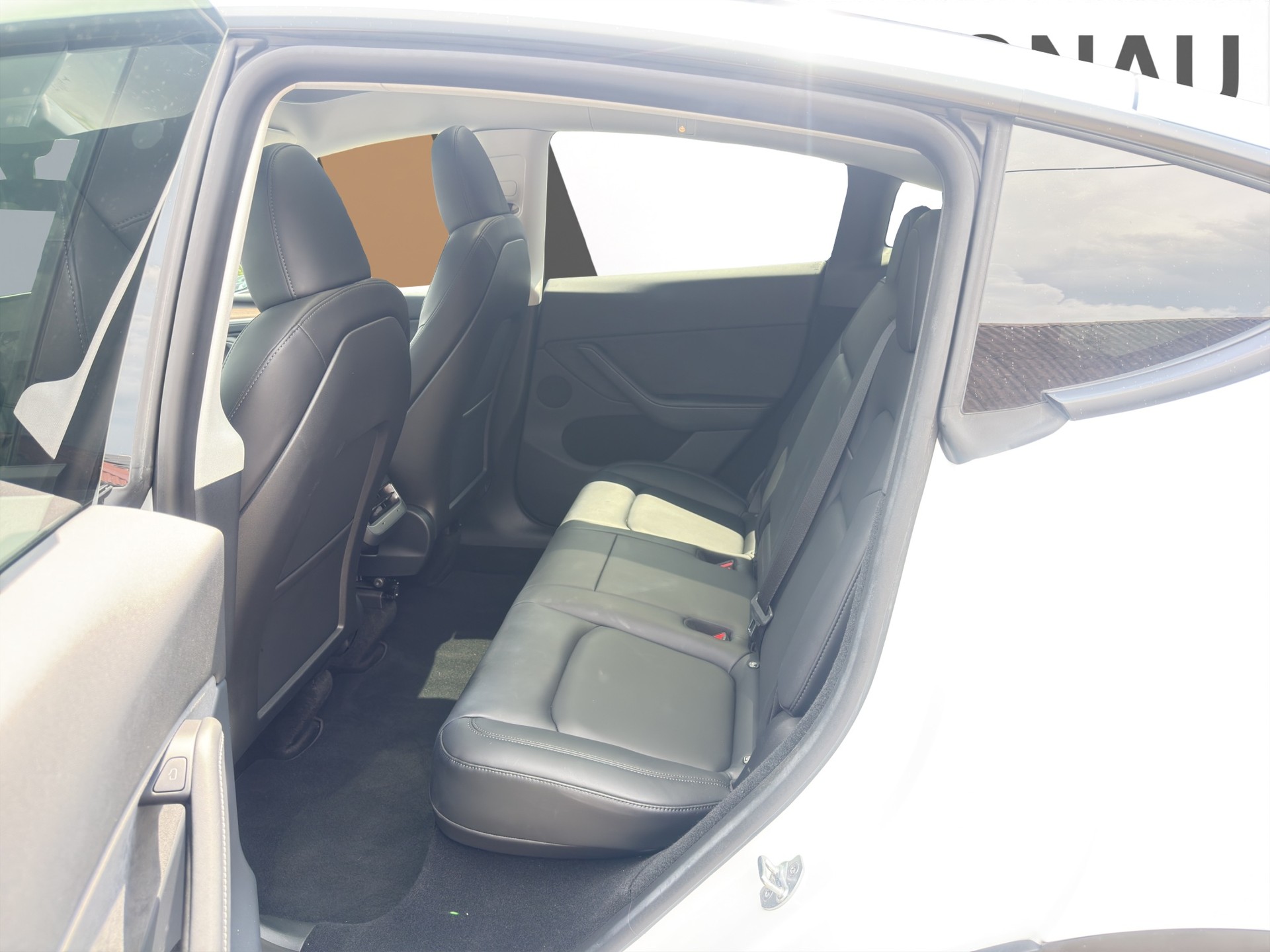 TESLA Model Y Performance D Anhängerkupplung SOC 94.2-image-17