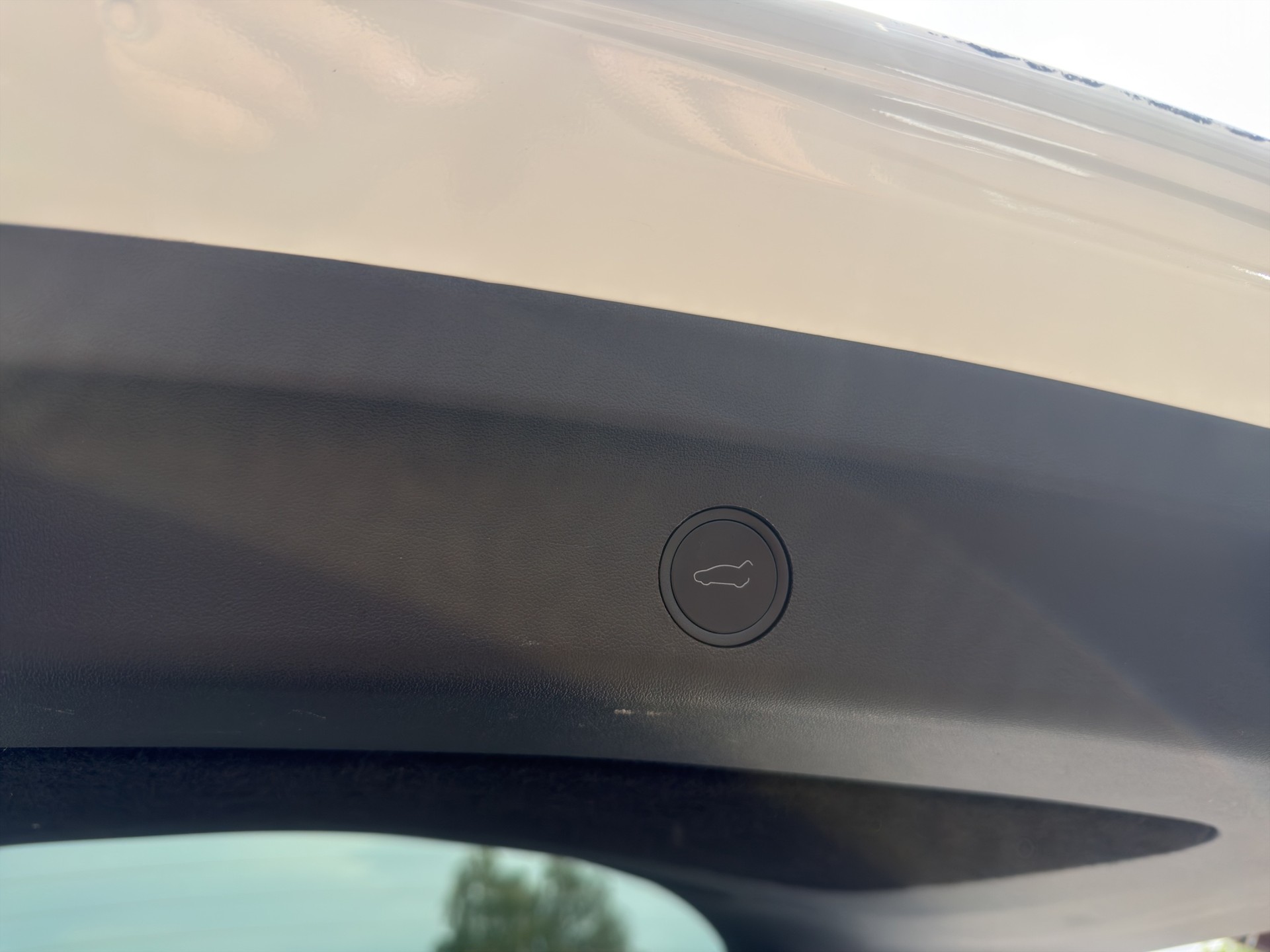 TESLA Model Y Performance D Anhängerkupplung SOC 94.2-image-28