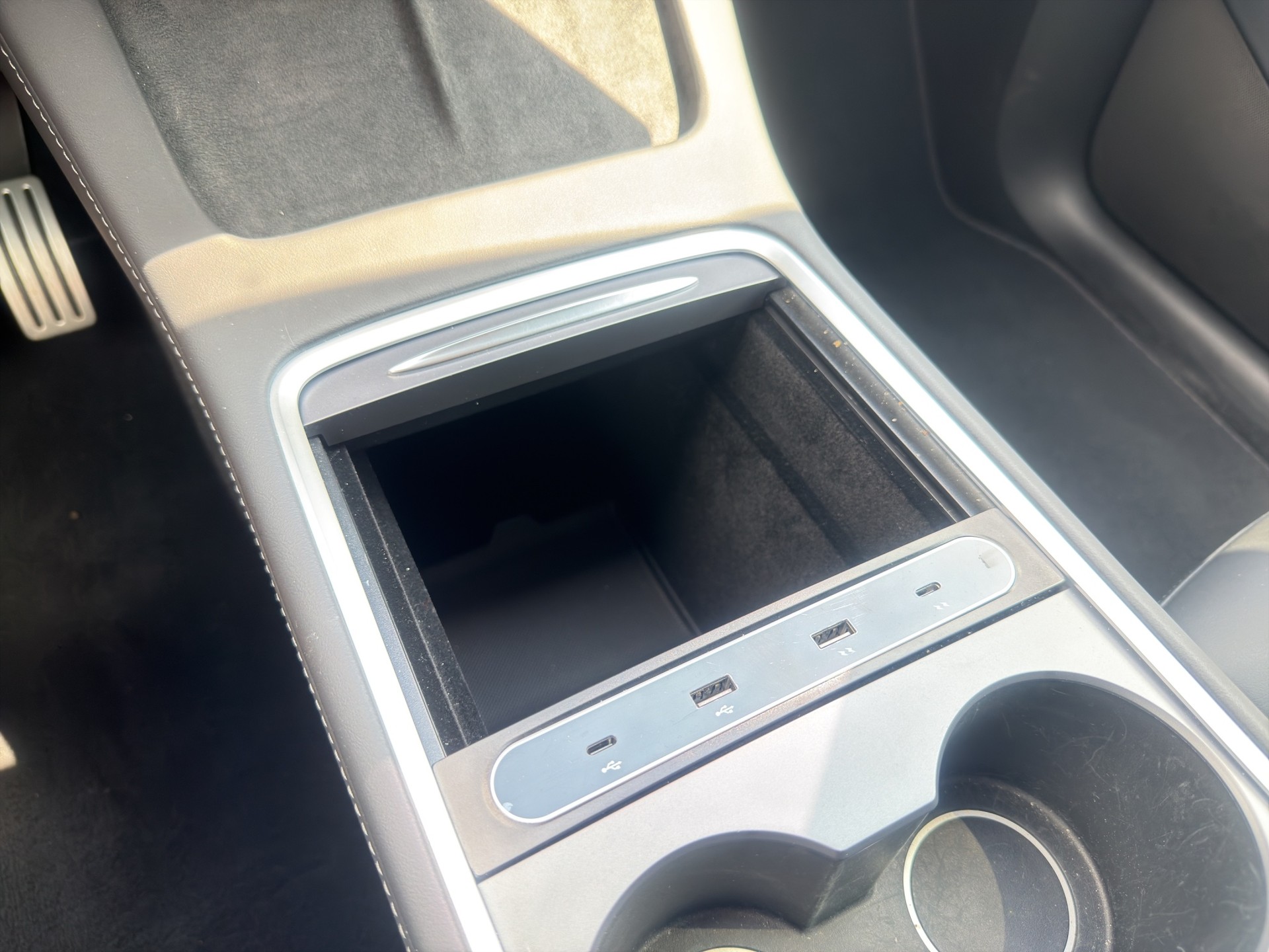 TESLA Model Y Performance D Anhängerkupplung SOC 94.2-image-55
