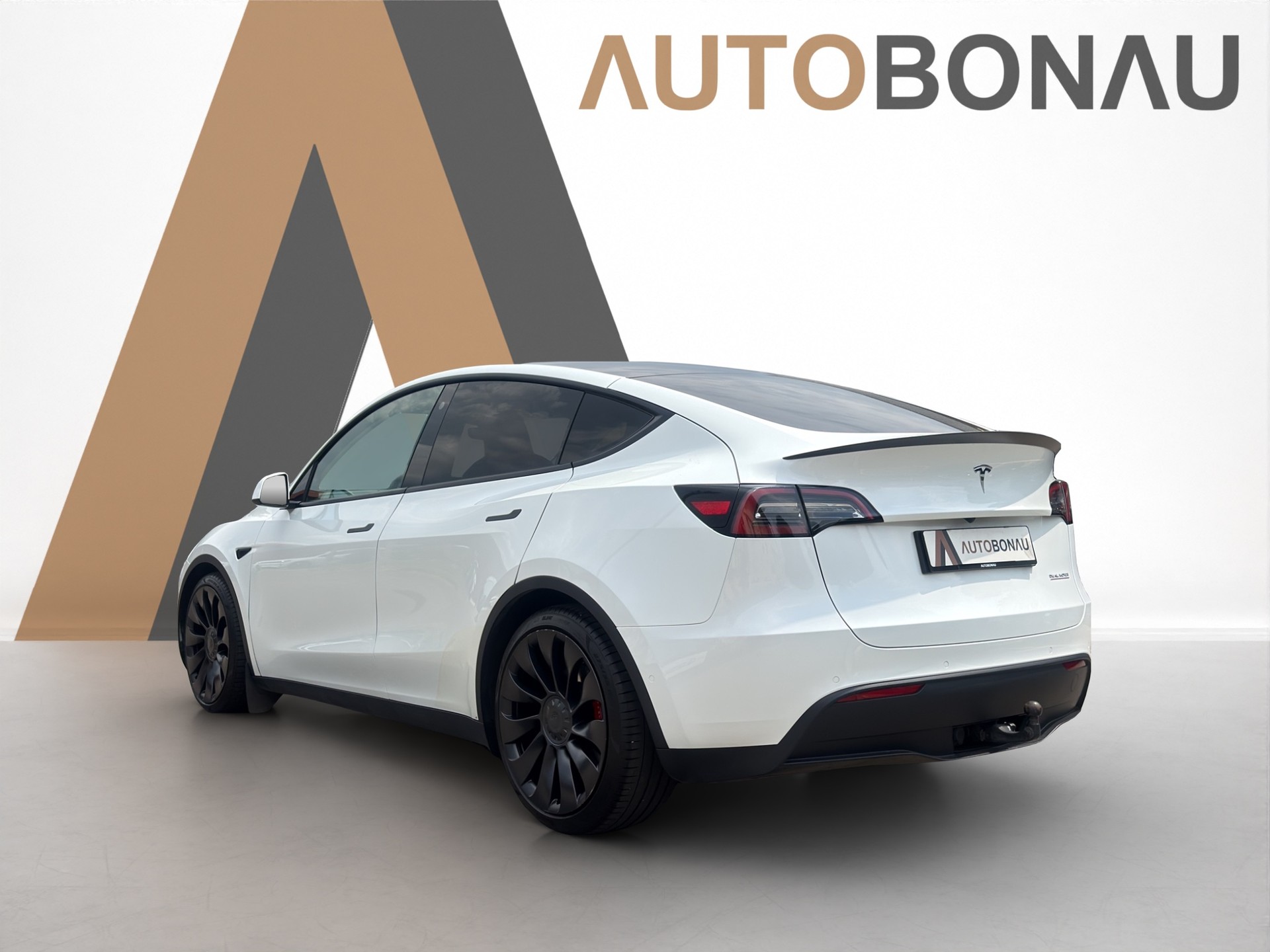 TESLA Model Y Performance D Anhängerkupplung-showroom-element-2