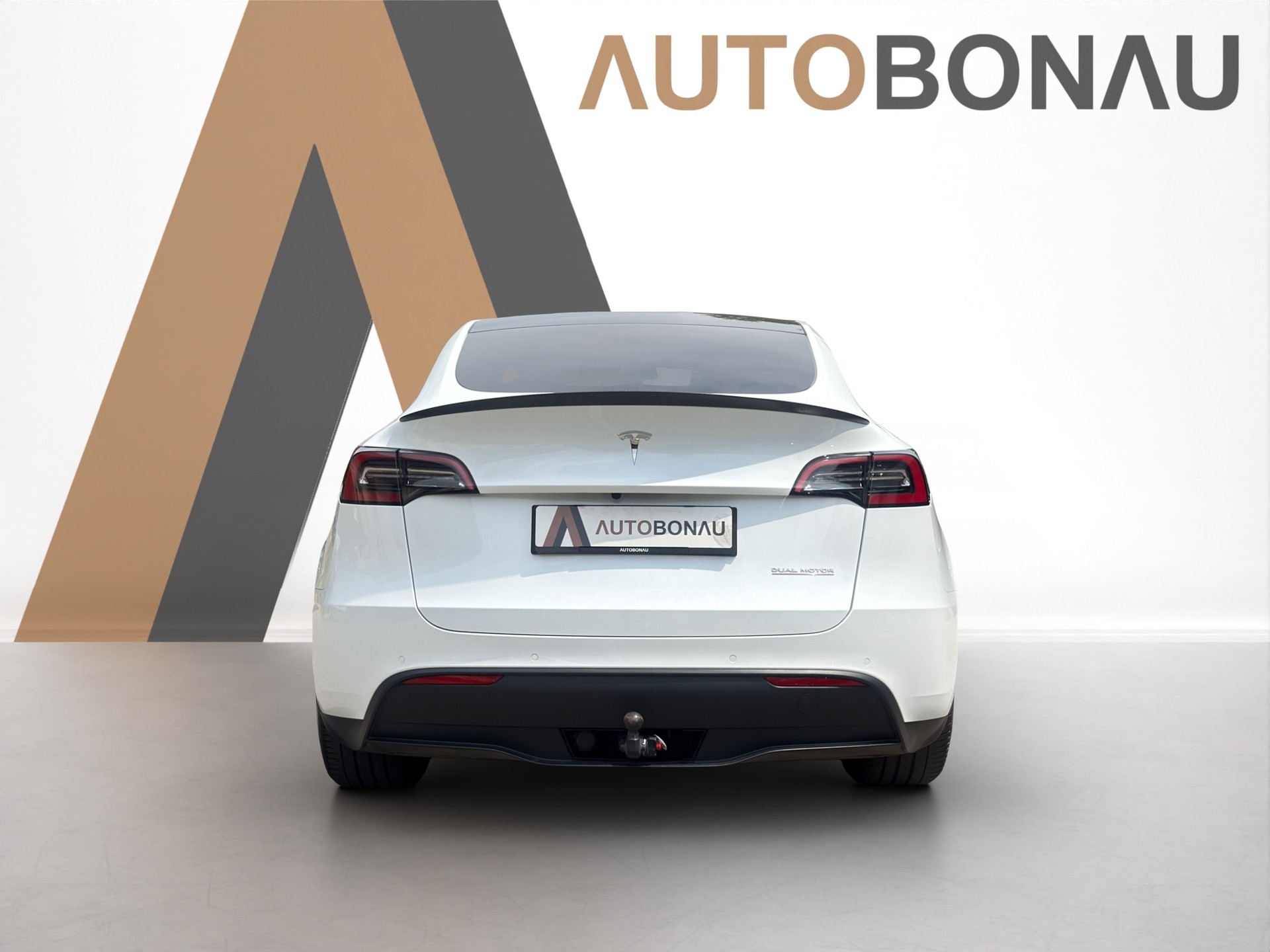 TESLA Model Y Performance D Anhängerkupplung-showroom-element-3