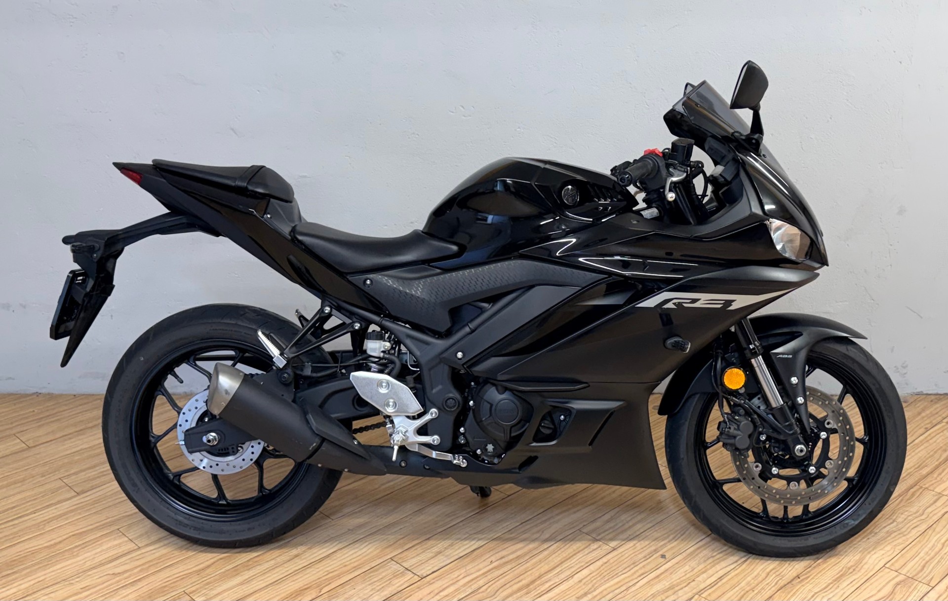 YAMAHA YZF-R3-image-1