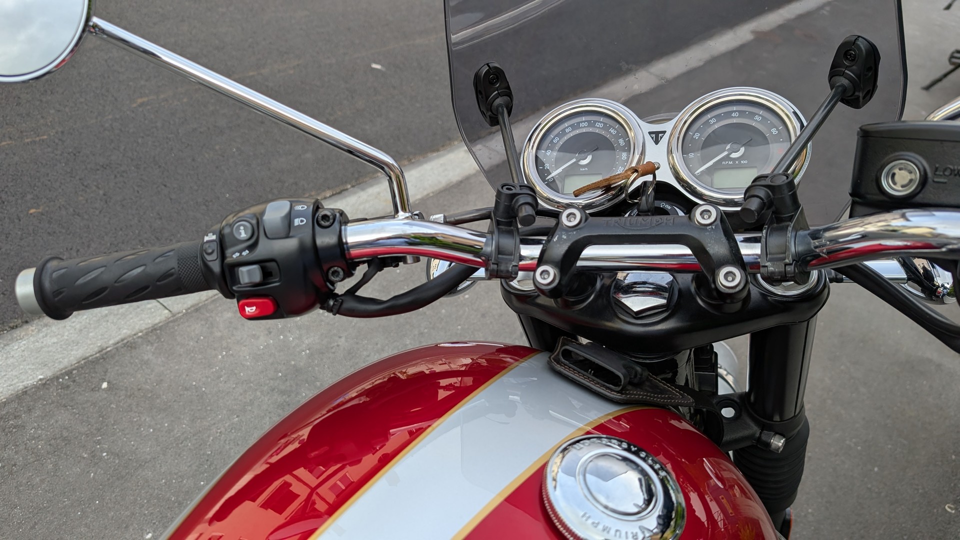 TRIUMPH Bonneville T120 ABS-image-3