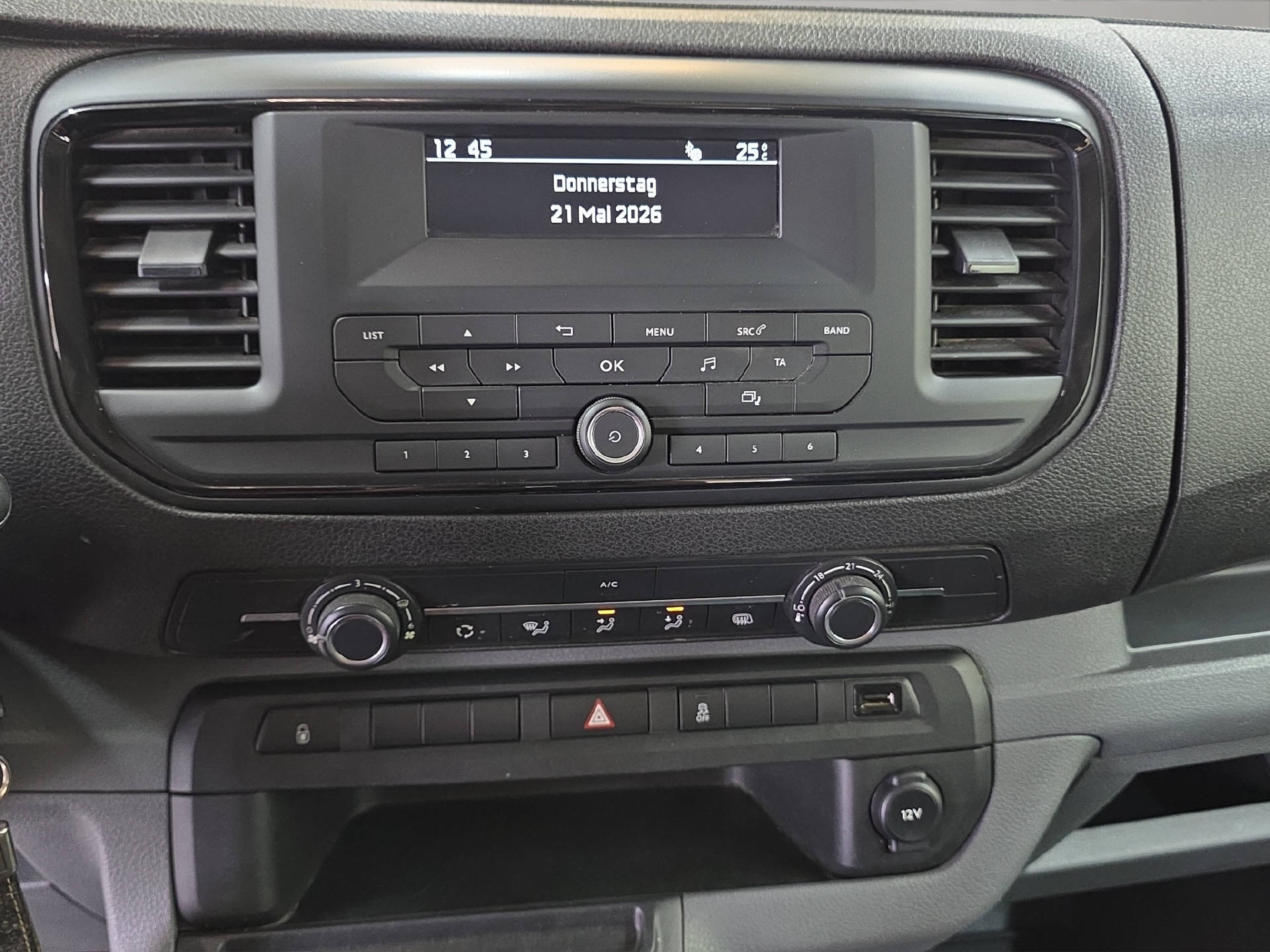 PEUGEOT e-Expert Plattform Standard 75 kWh Pro-image-8