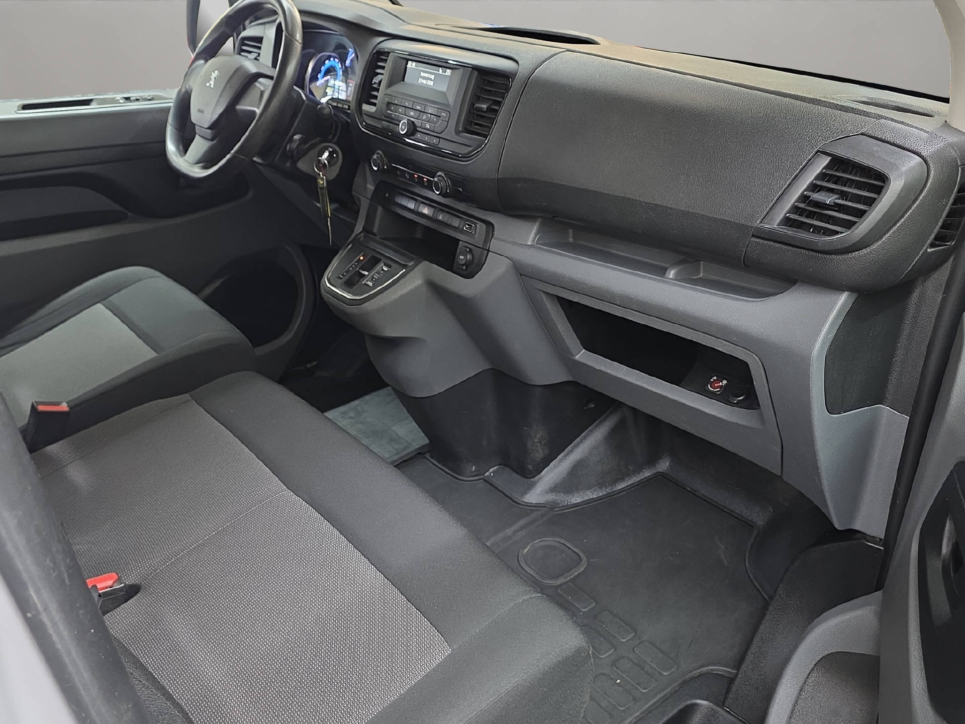 PEUGEOT e-Expert Plattform Standard 75 kWh Pro-image-9