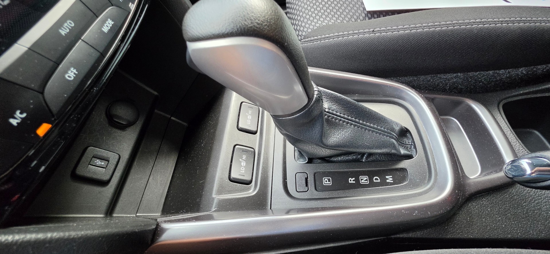 SUZUKI Vitara 1.4 Boosterjet Compact + Automatic-image-16