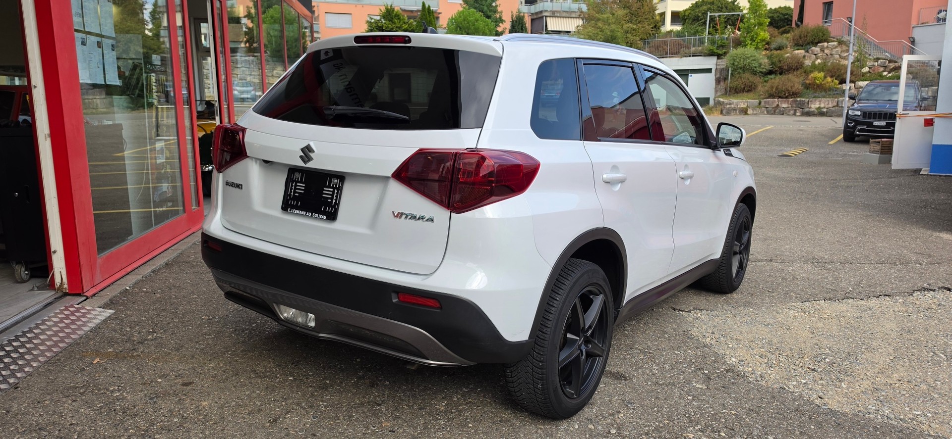 SUZUKI Vitara 1.4 Boosterjet Compact + Automatic-showroom-element-2