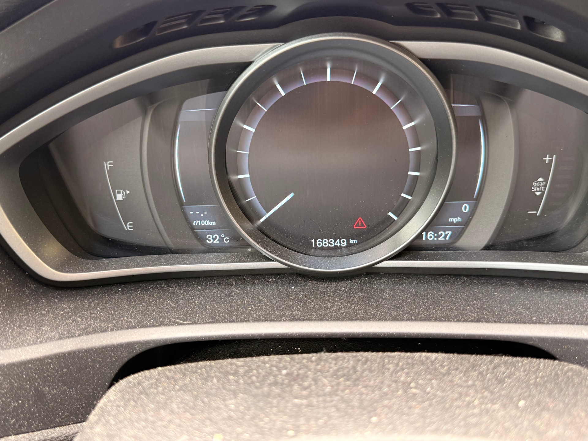 VOLVO V40 T4 Momentum-image-3
