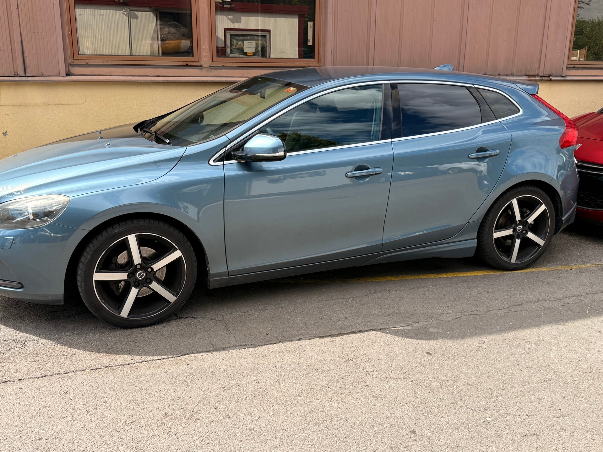 VOLVO V40 T4 Momentum-image-8