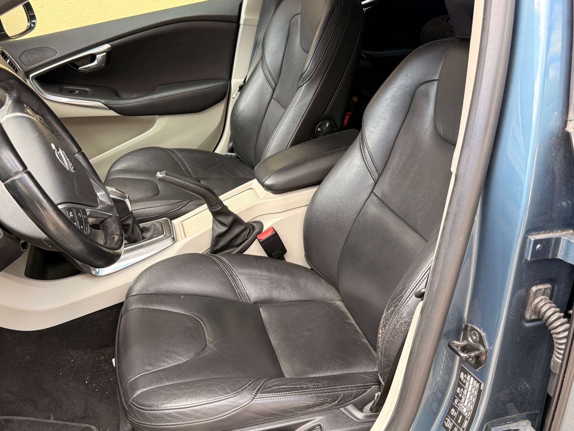 VOLVO V40 T4 Momentum-image-9