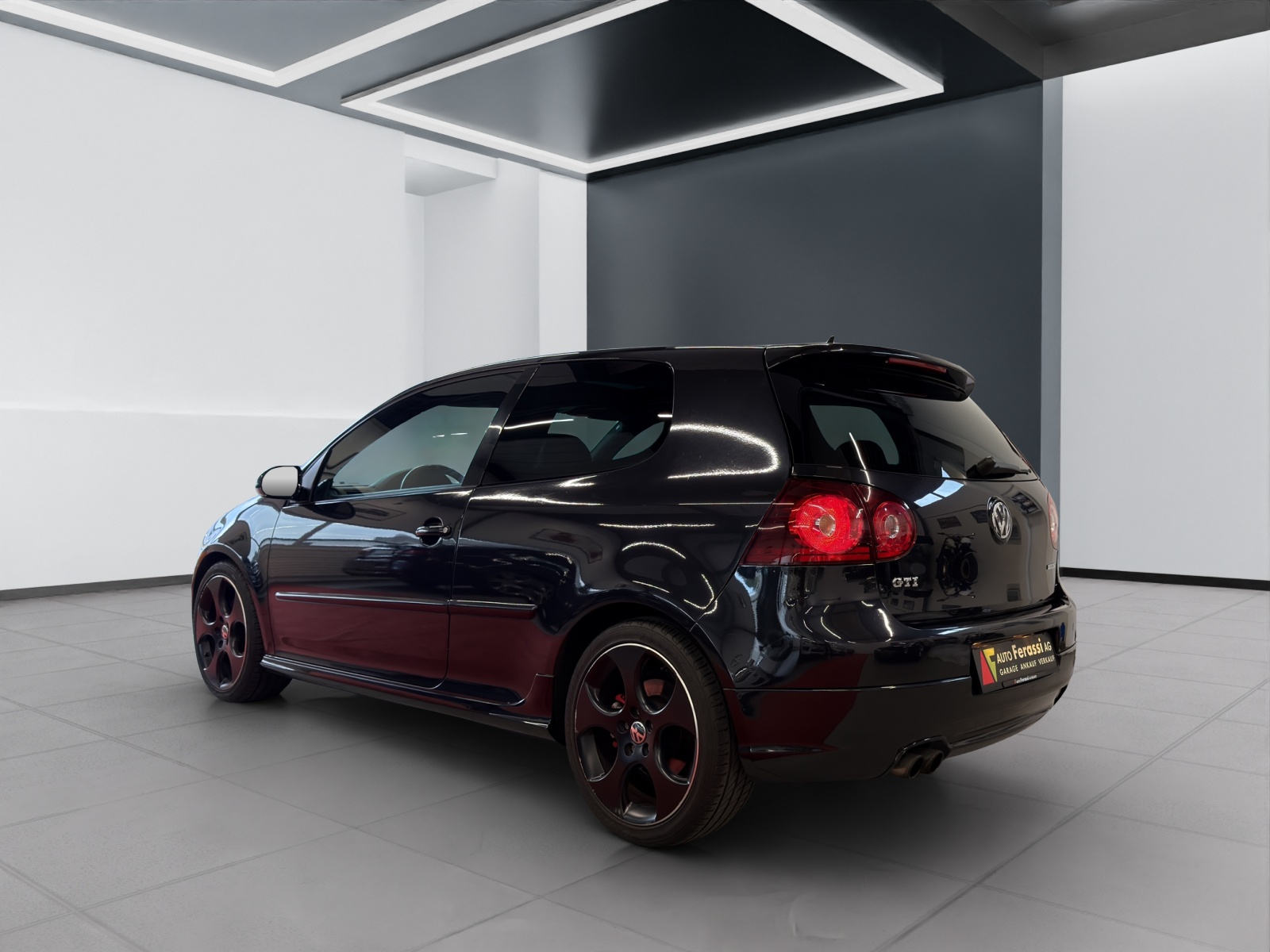 VW Golf 2.0 TFSI GTI Edition 30-showroom-element-3