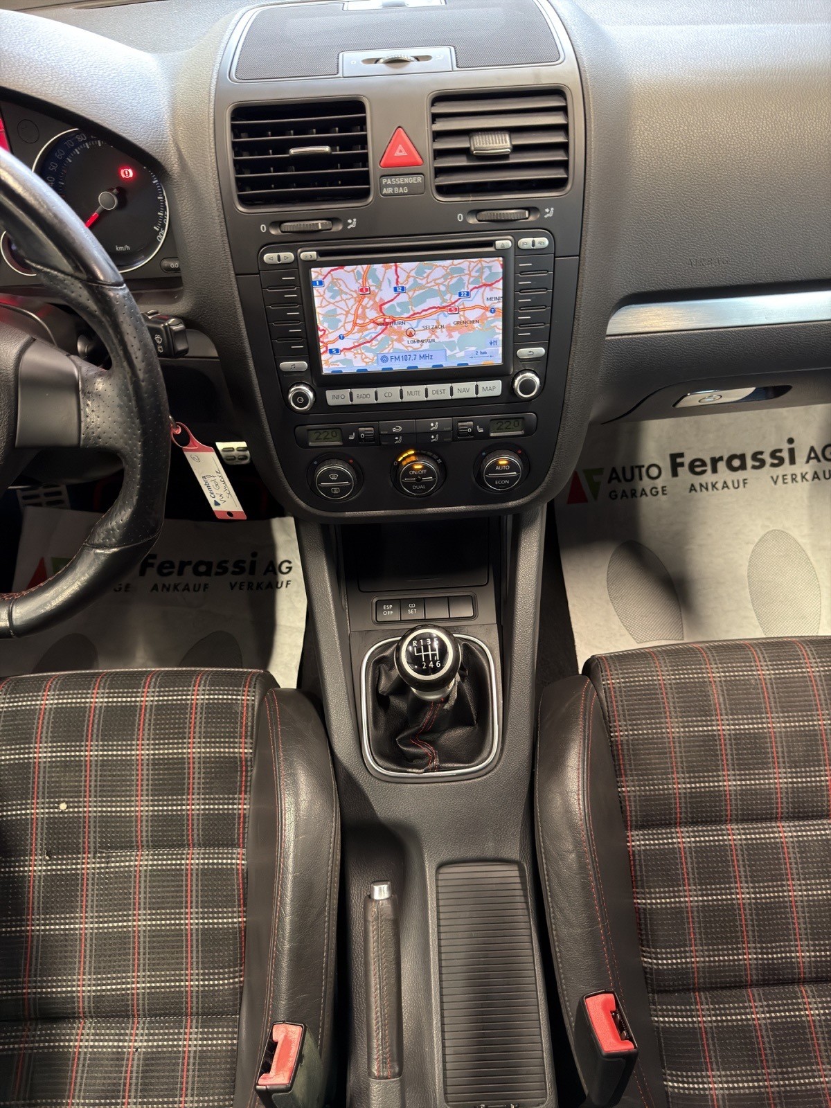 VW Golf 2.0 TFSI GTI Edition 30-image-15