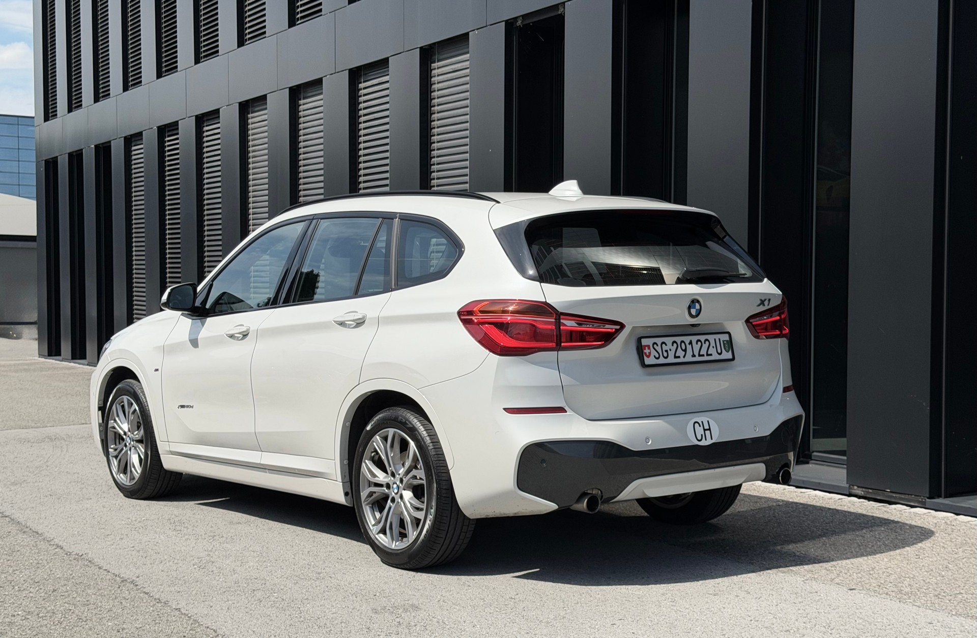BMW X1 xDrive 20d M Sport♦️1.Hand*ab Mfk und Service*Topzustand* NP CHF 67`027.-♦️-showroom-element-1