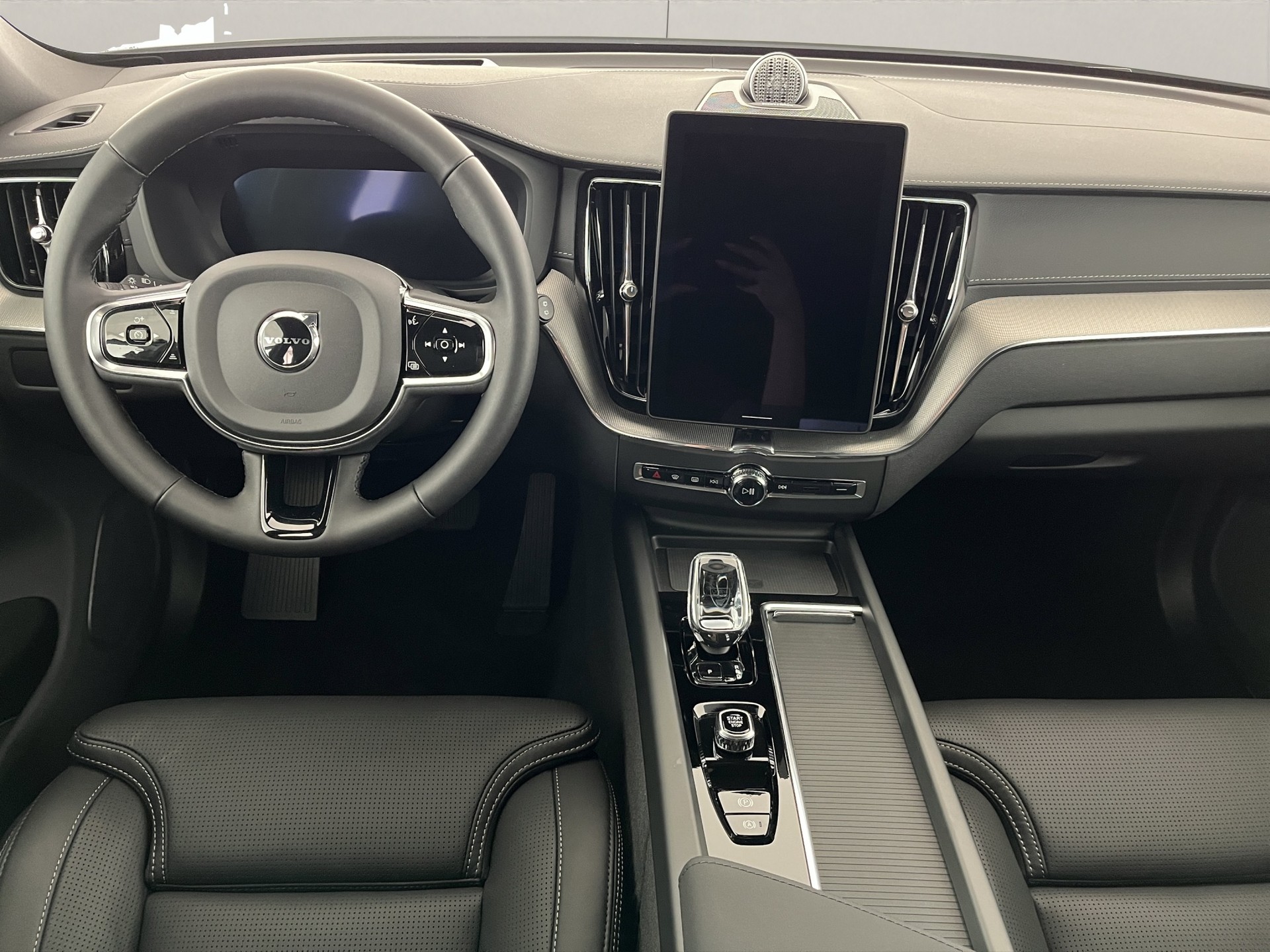 VOLVO XC60 2.0 T8 TE Black Edition eAWD-image-9