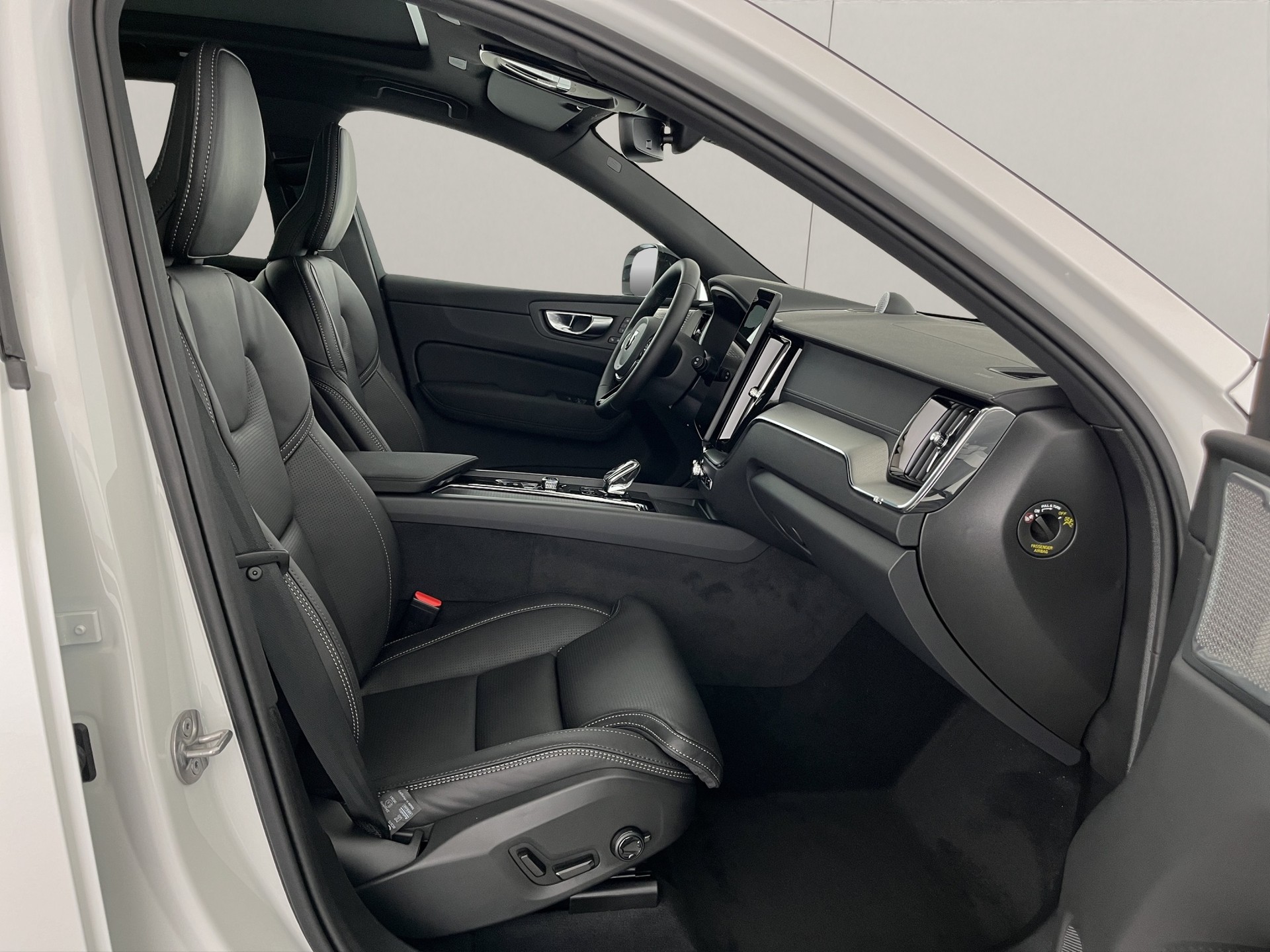 VOLVO XC60 2.0 T8 TE Black Edition eAWD-image-13