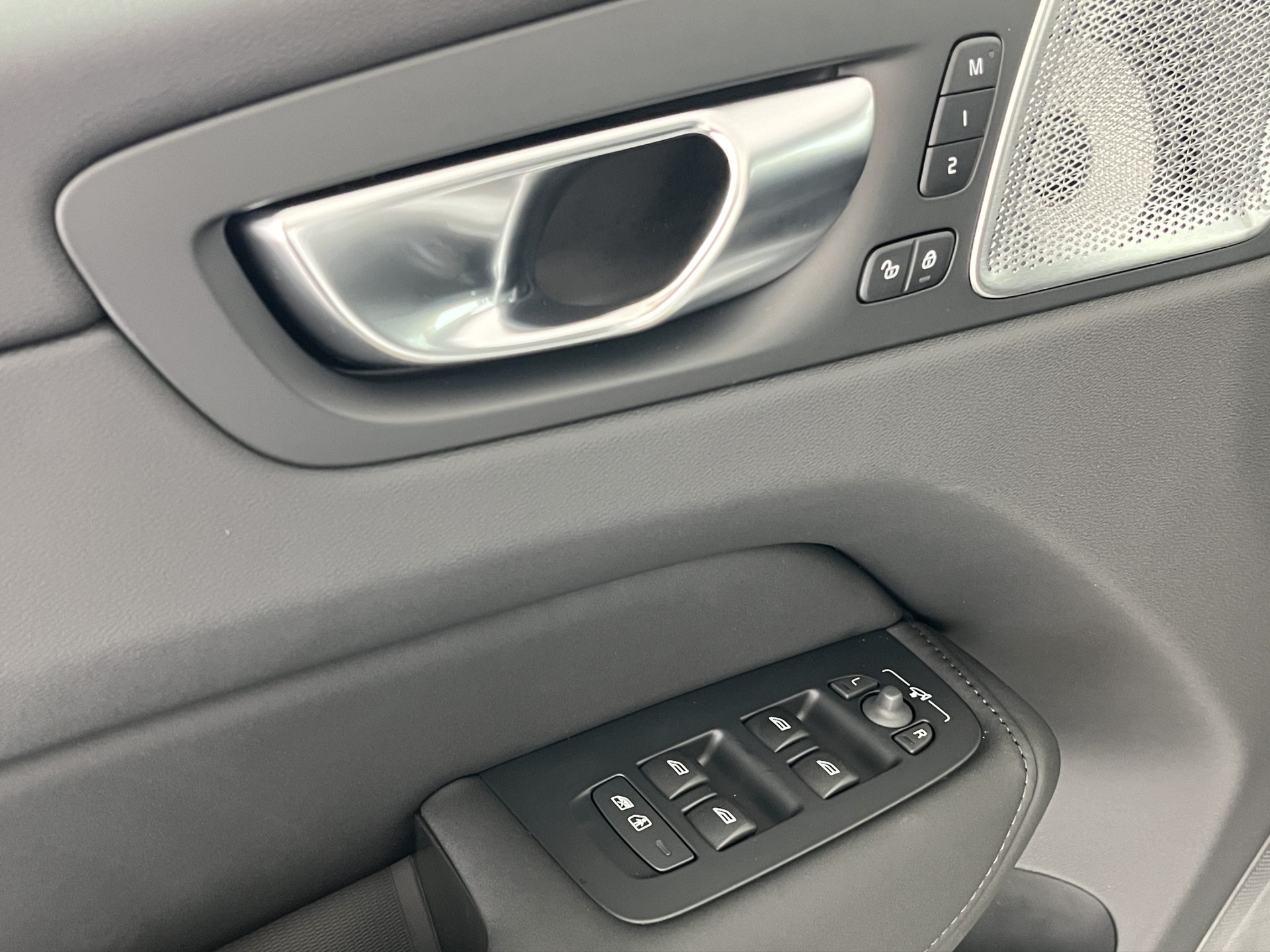 VOLVO XC60 2.0 T8 TE Black Edition eAWD-image-11