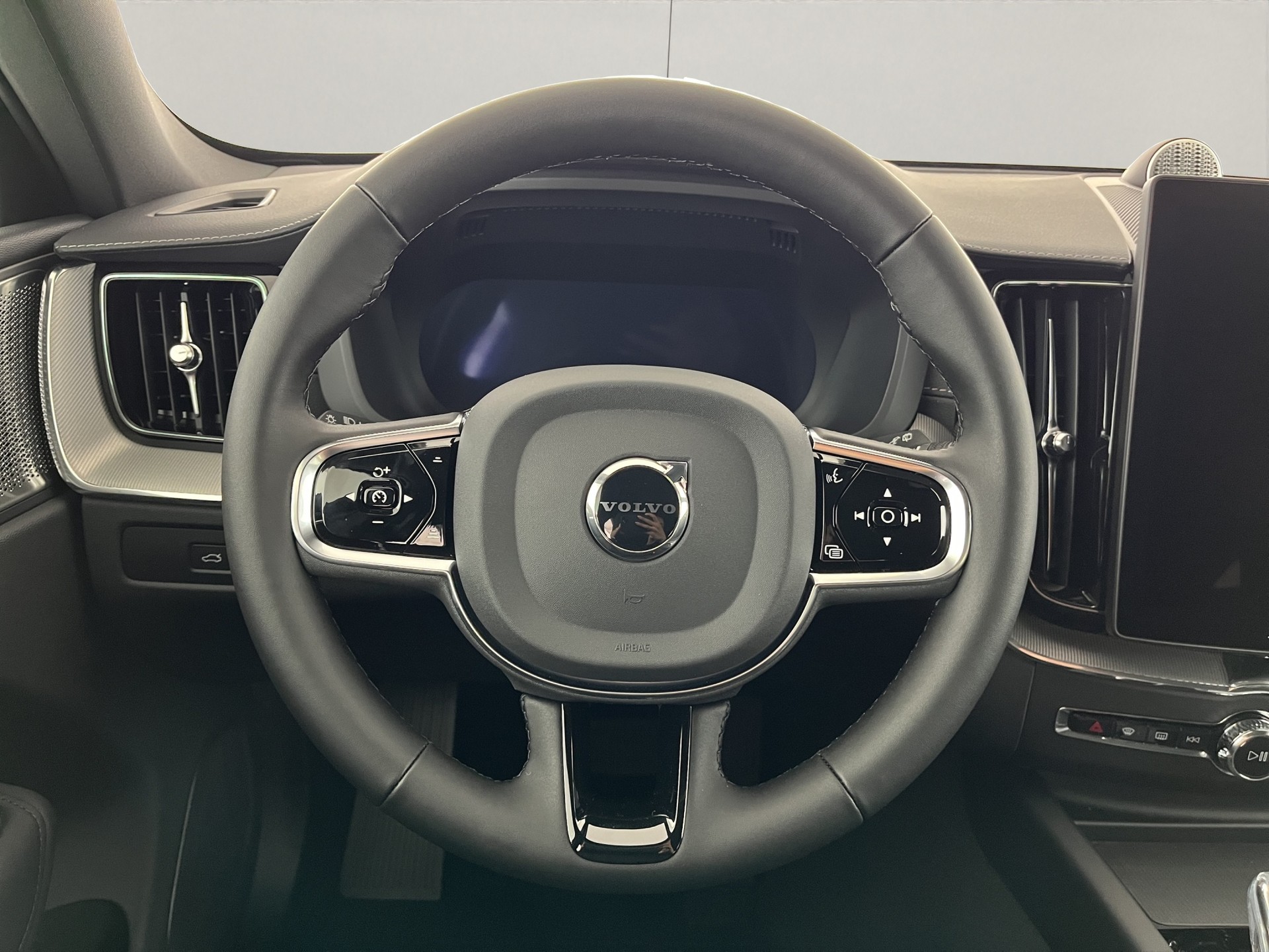 VOLVO XC60 2.0 T8 TE Black Edition eAWD-image-10