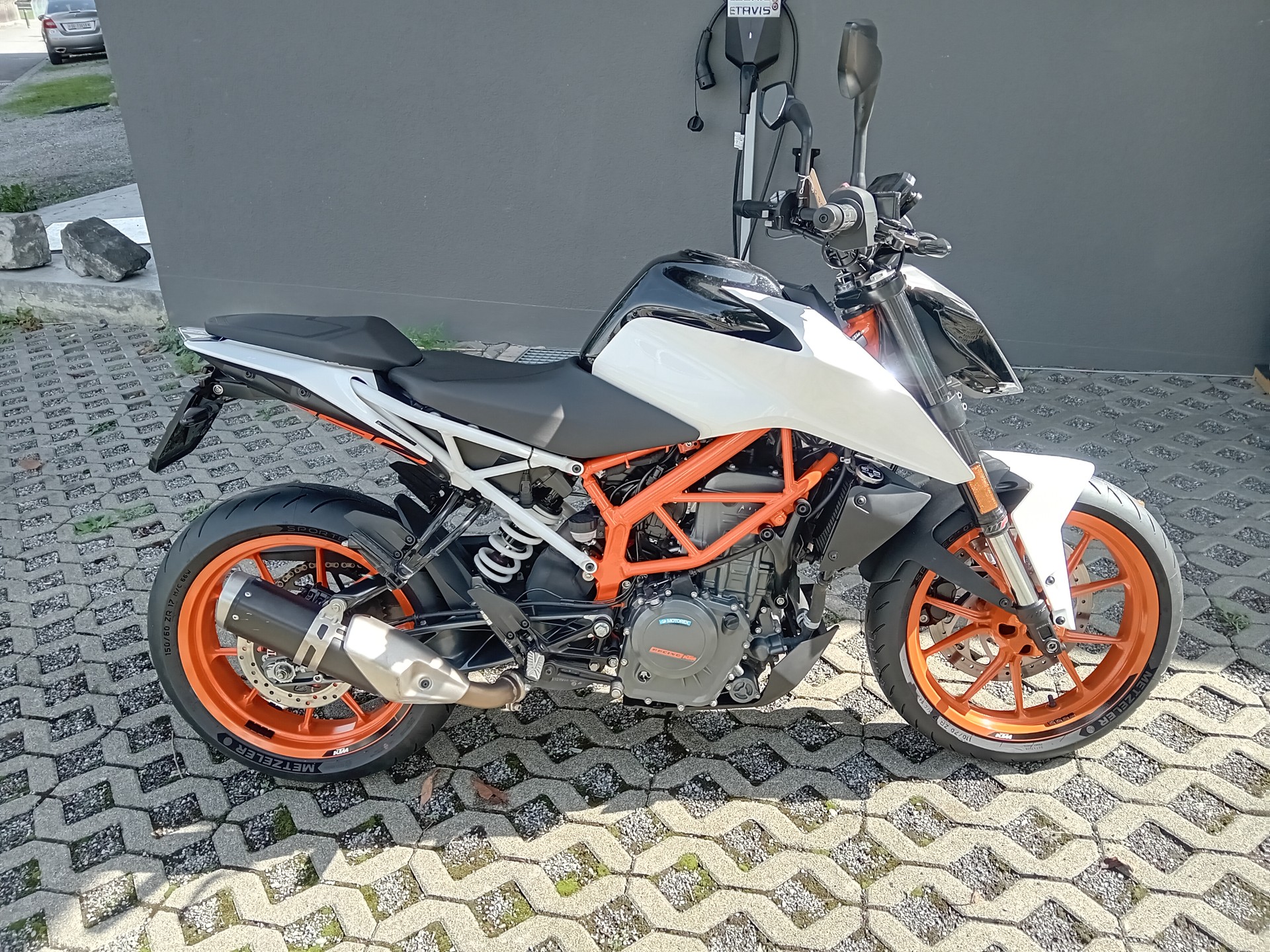 KTM 390 Duke ABS-image-1