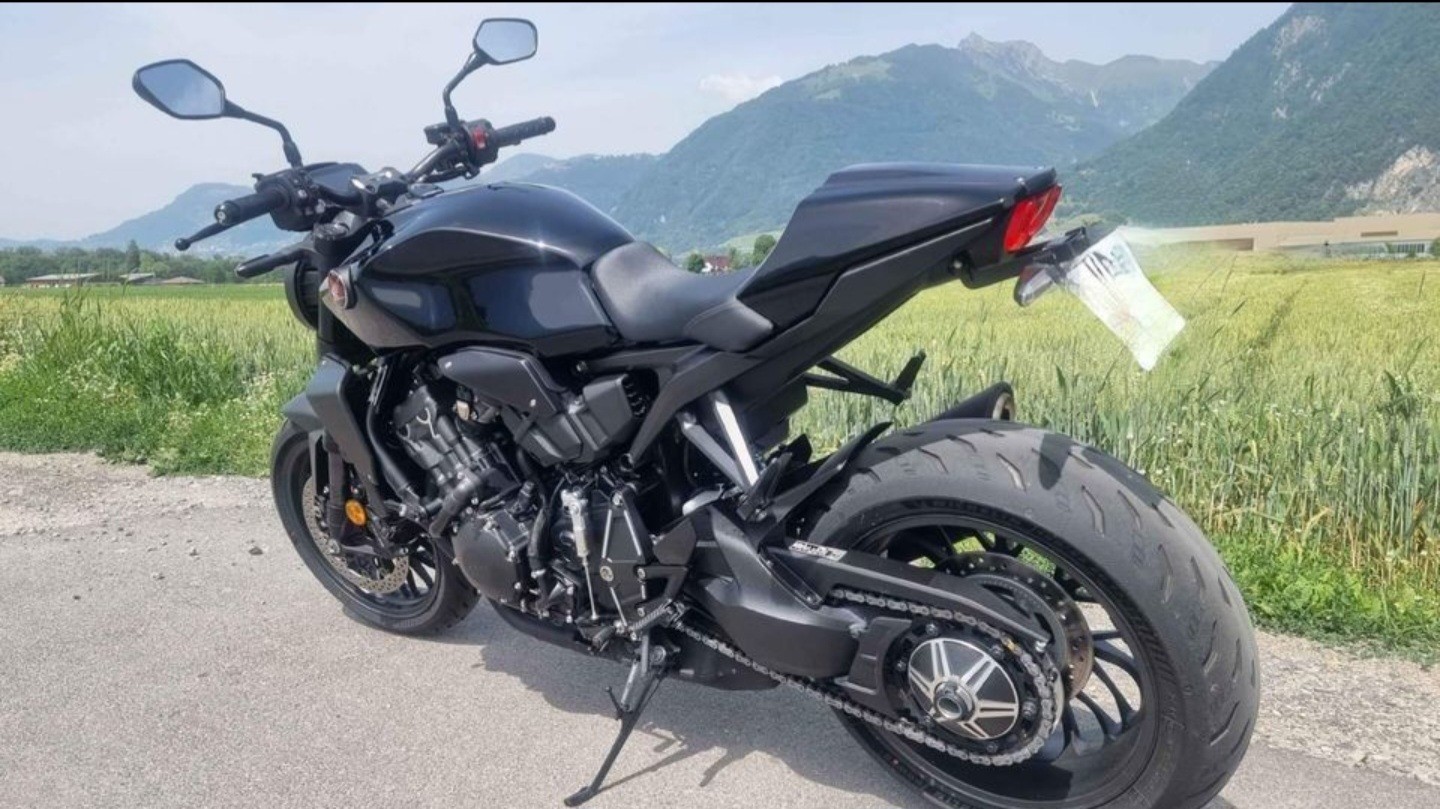 HONDA CB 1000 R Black Edition-image-3