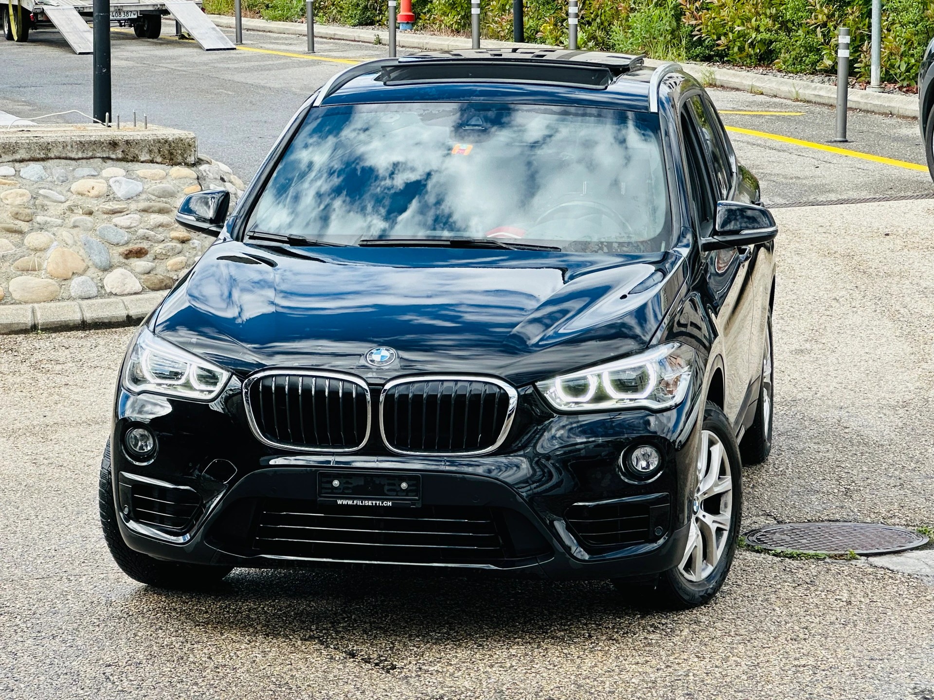 BMW X1 sDrive 18i Sport Line-showroom-element-1