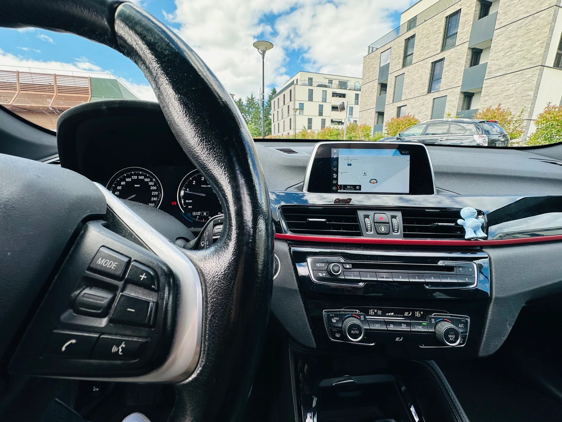 BMW X1 sDrive 18i Sport Line-image-9