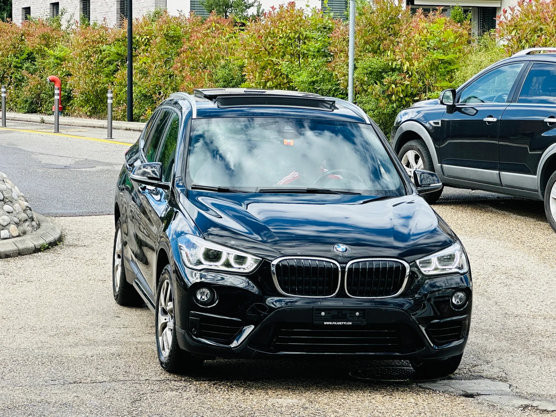 BMW X1 sDrive 18i Sport Line-showroom-element-3