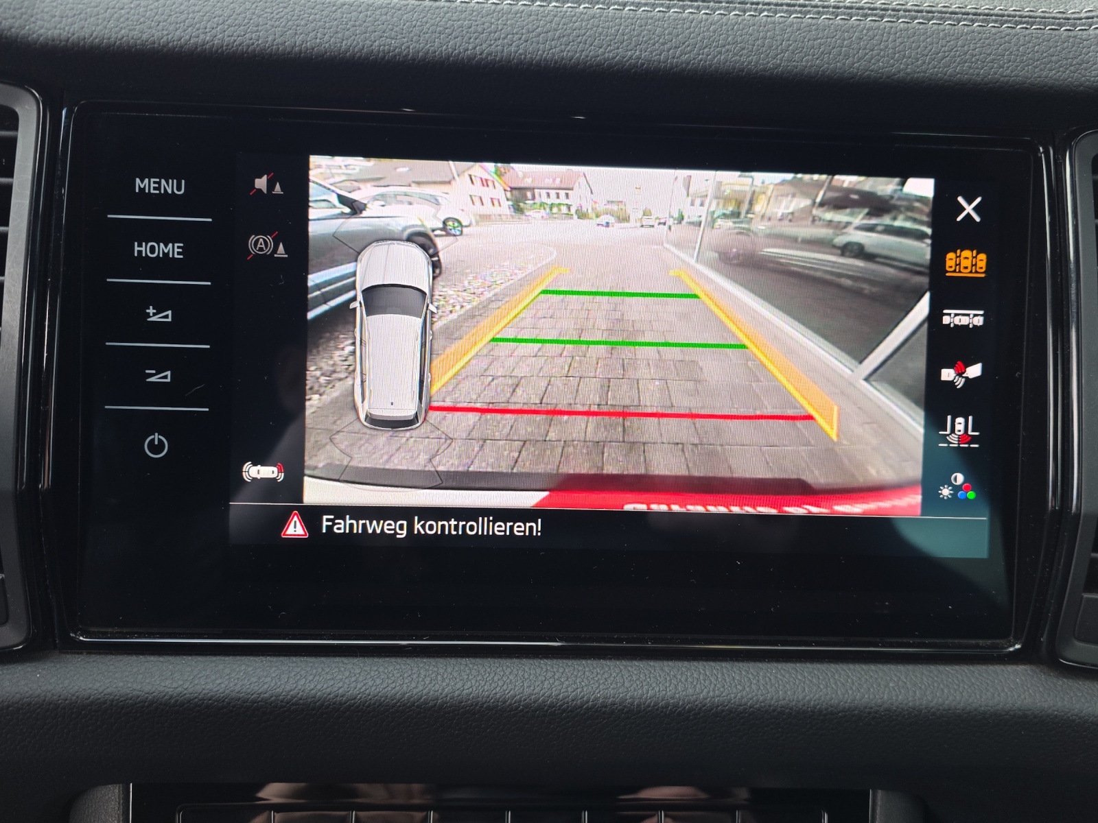 SKODA Kodiaq 2.0 TDI CR SportLine 4x4 DSG mit AHK, Rückfahrkamera, elektr. Sitze mit Memory, usw.-image-19