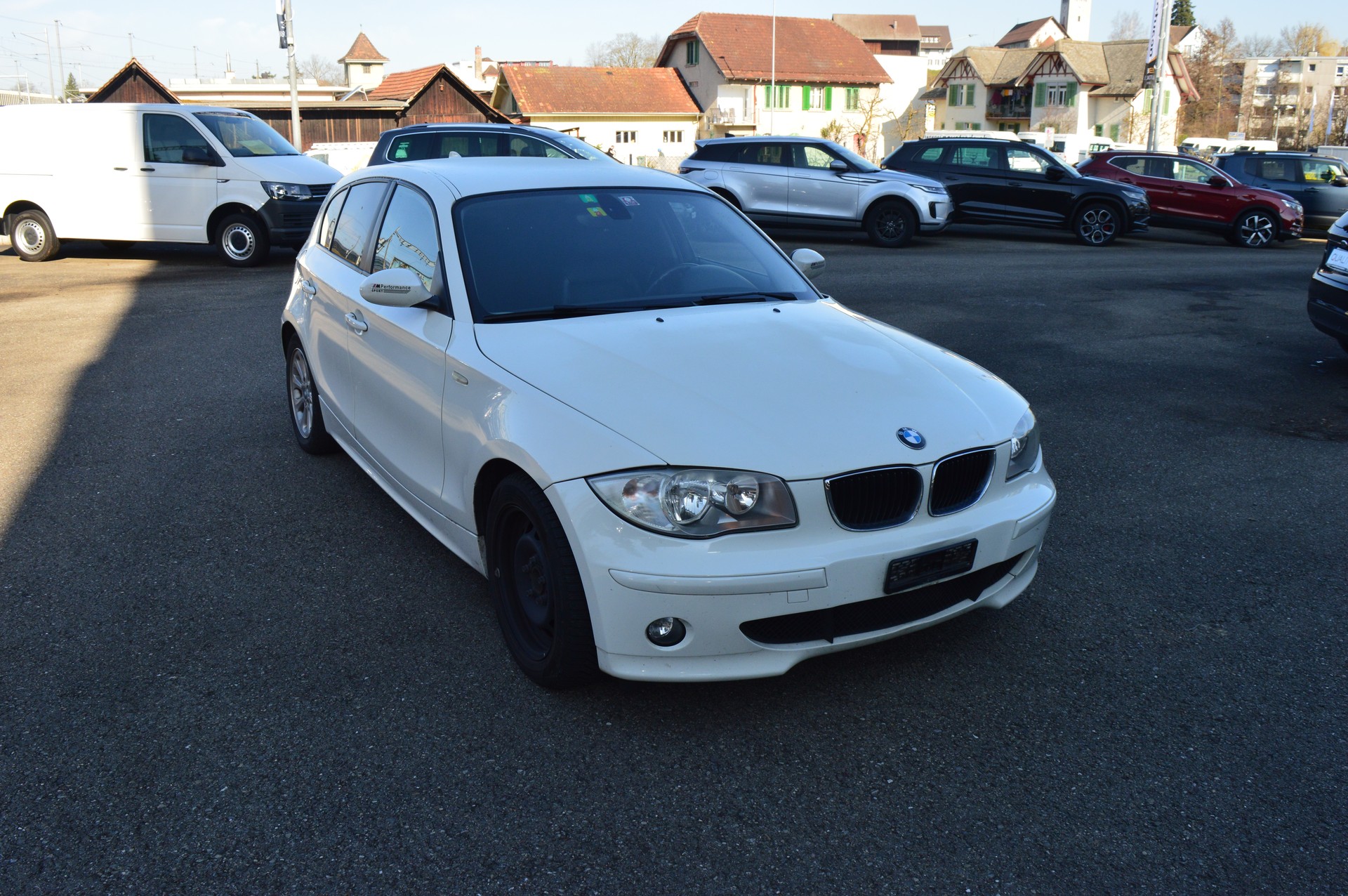 BMW 118d-showroom-element-2