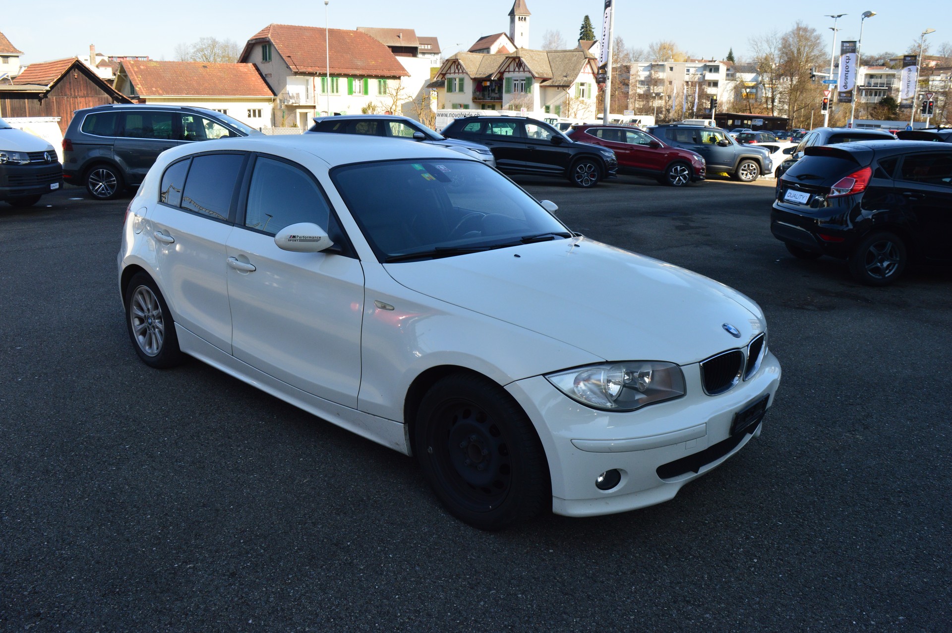 BMW 118d-showroom-element-3