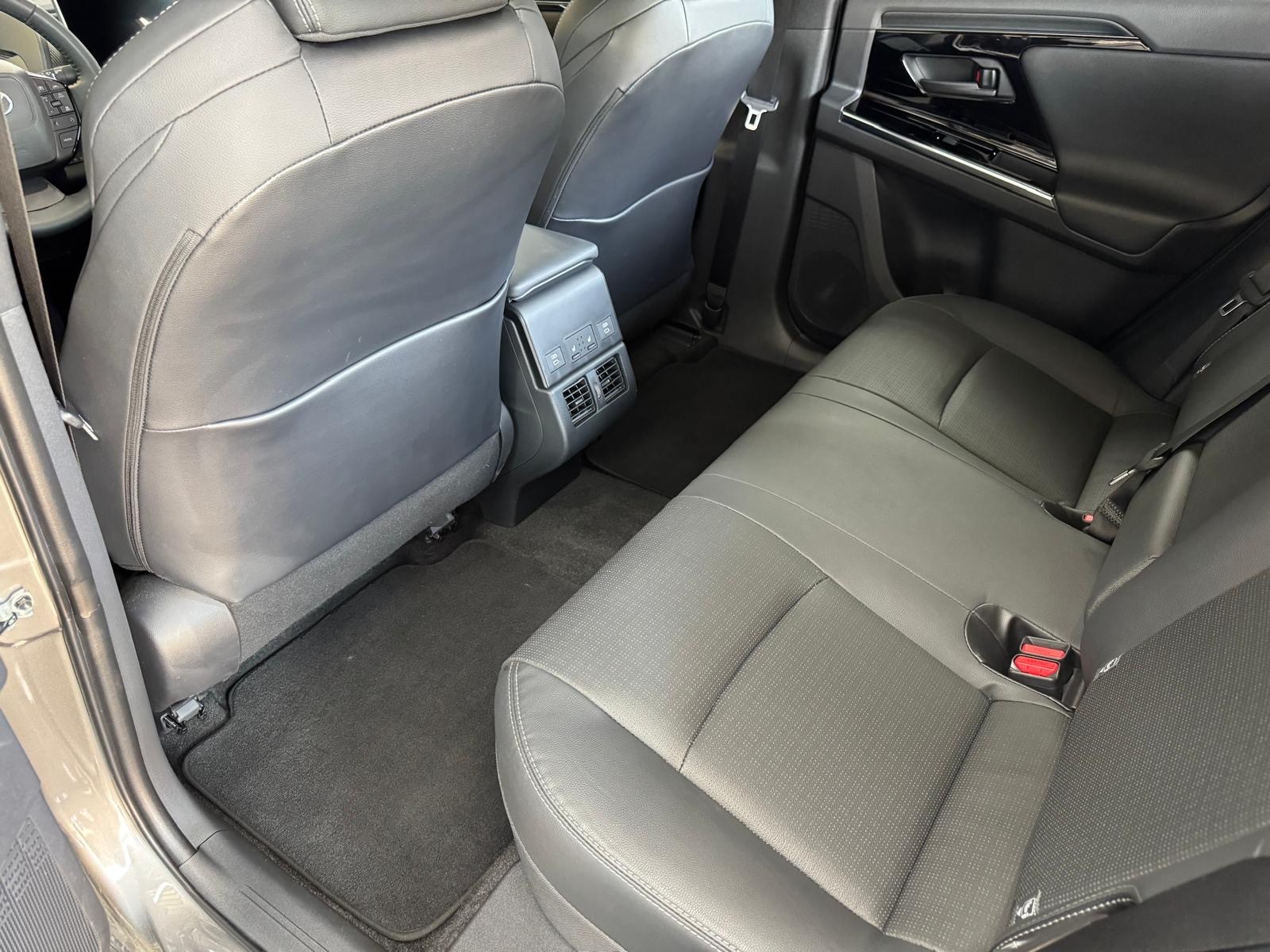 TOYOTA bZ4X Premium 71,4 kWh 4WD-image-12