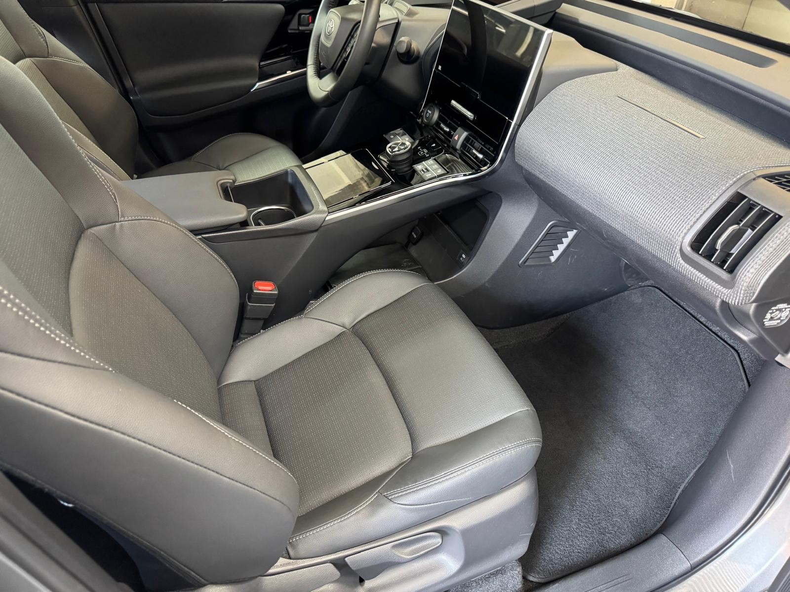 TOYOTA bZ4X Premium 71,4 kWh 4WD-image-11