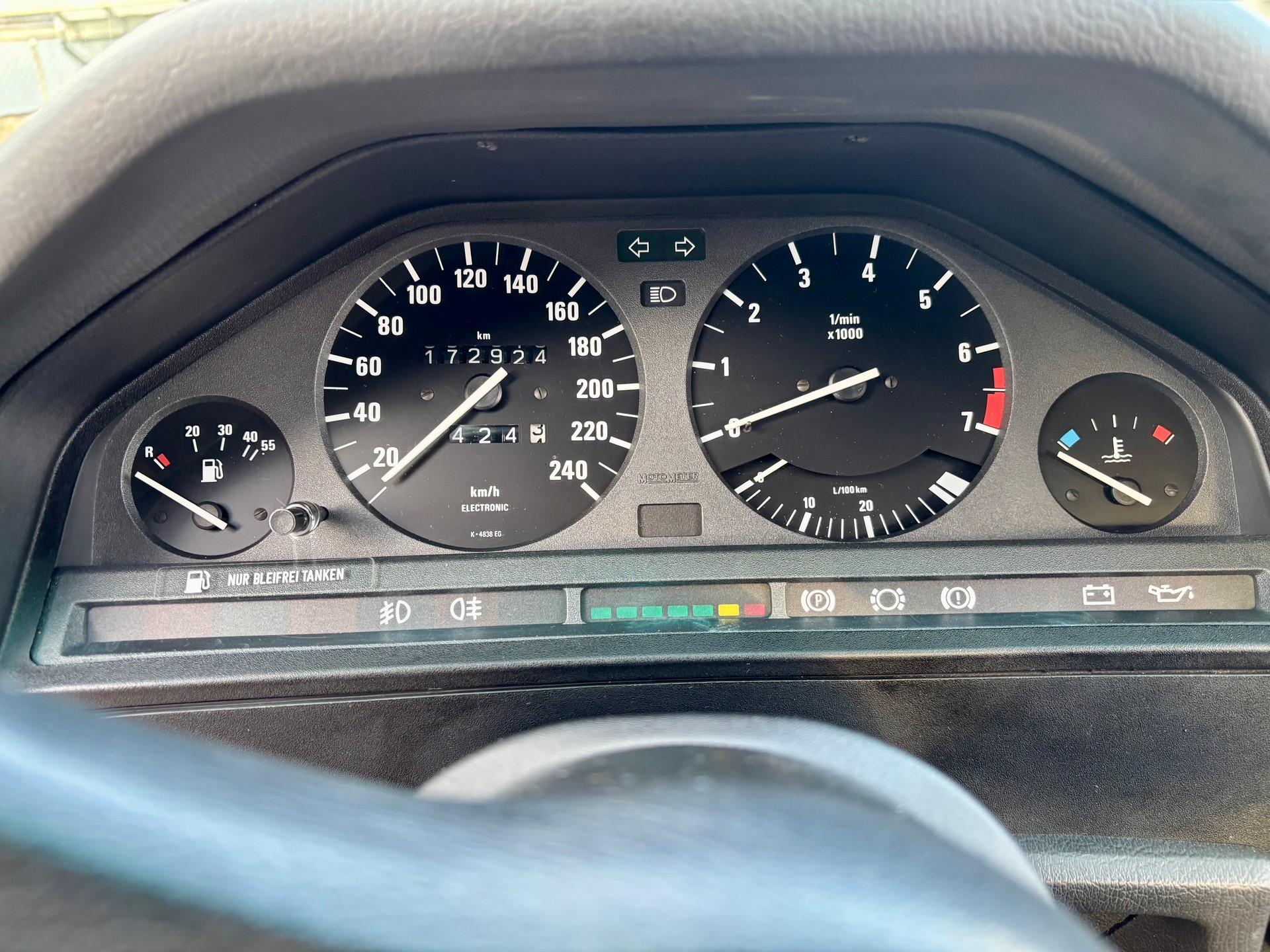 BMW E30 325i Cabrio – rostfrei, original, Veteran (MFK bis 2029)-image-17