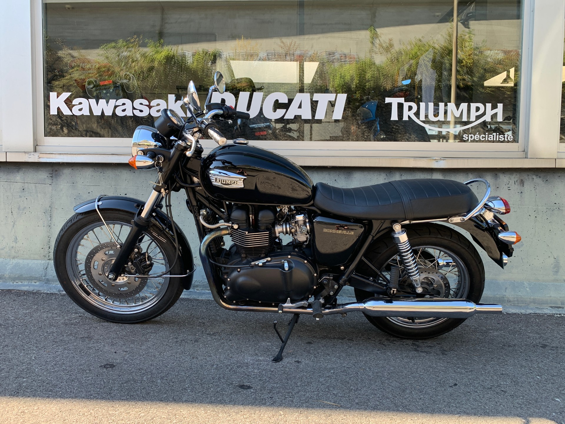 TRIUMPH Bonneville 900-image-1