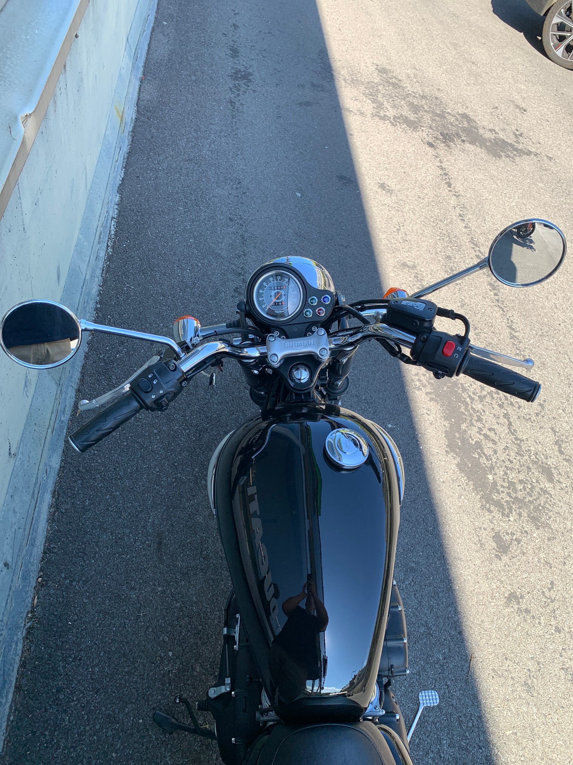 TRIUMPH Bonneville 900-image-3