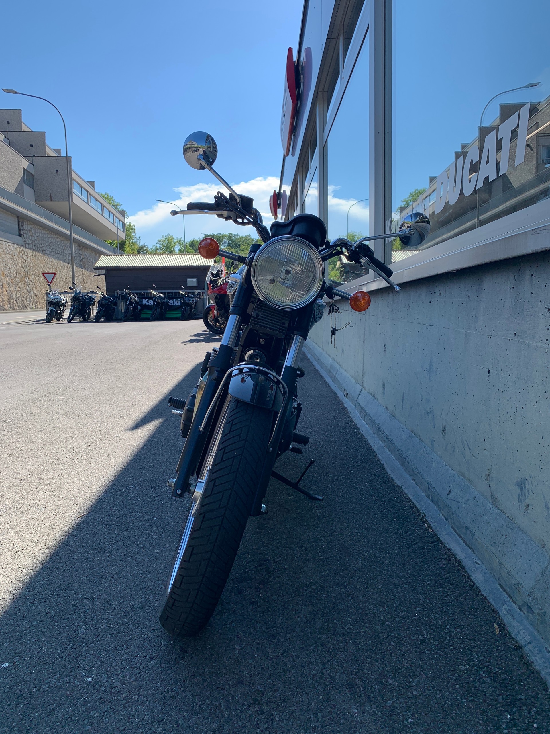 TRIUMPH Bonneville 900-image-2