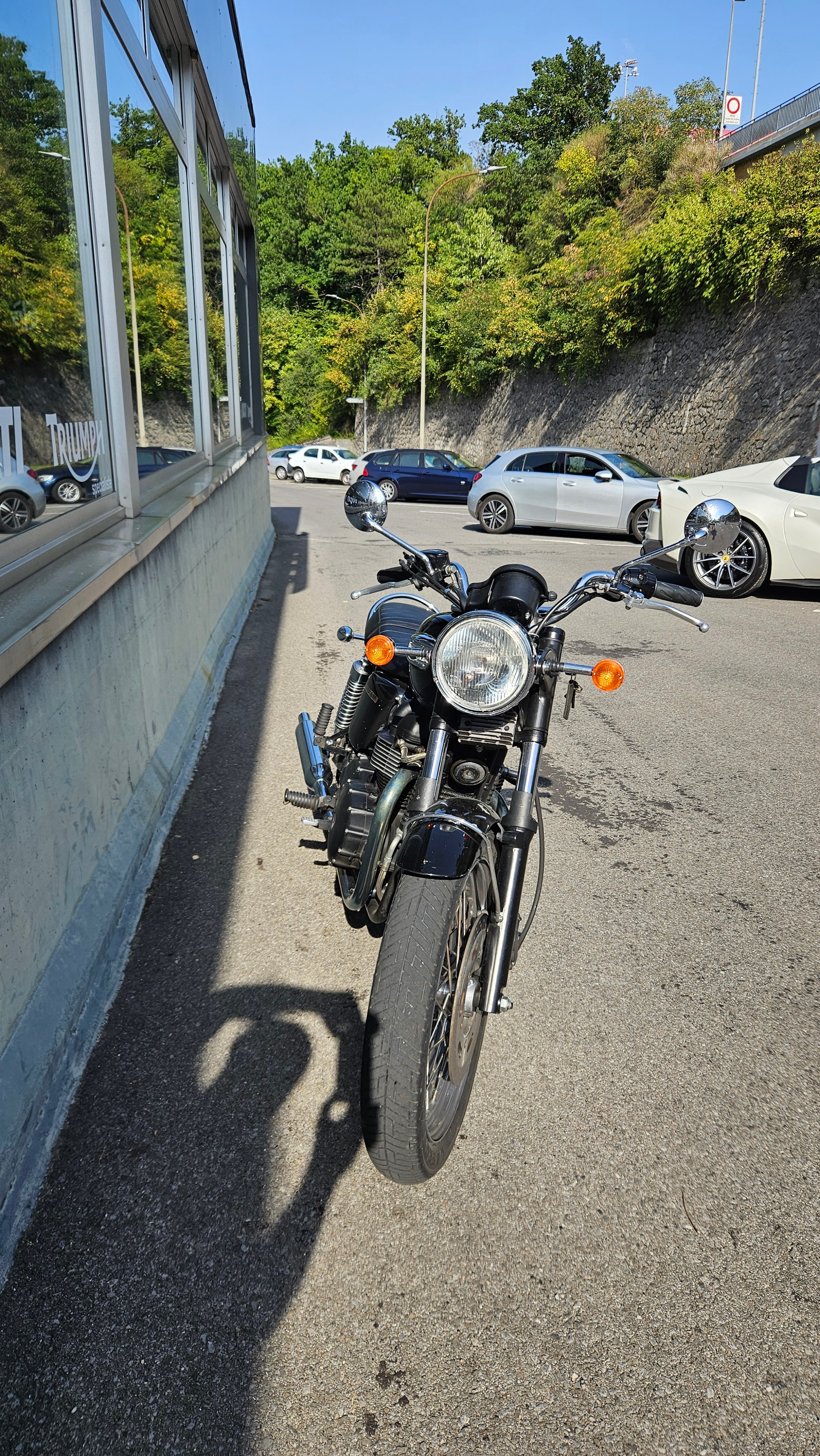 TRIUMPH Bonneville 900-image-1