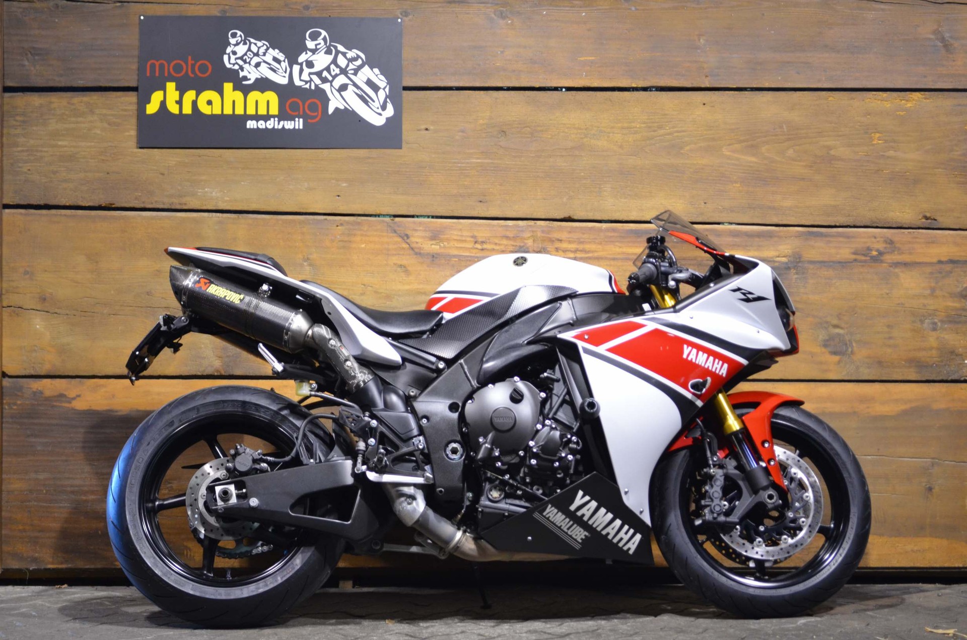 YAMAHA YZF-R1-image-1