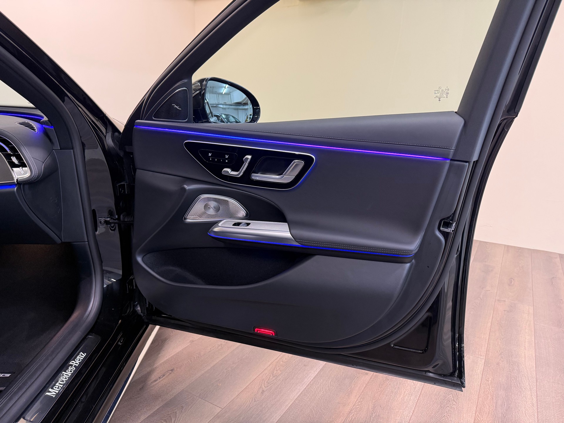 MERCEDES-BENZ E 450 d 4Matic 9G-Tronic AMG Line-image-25