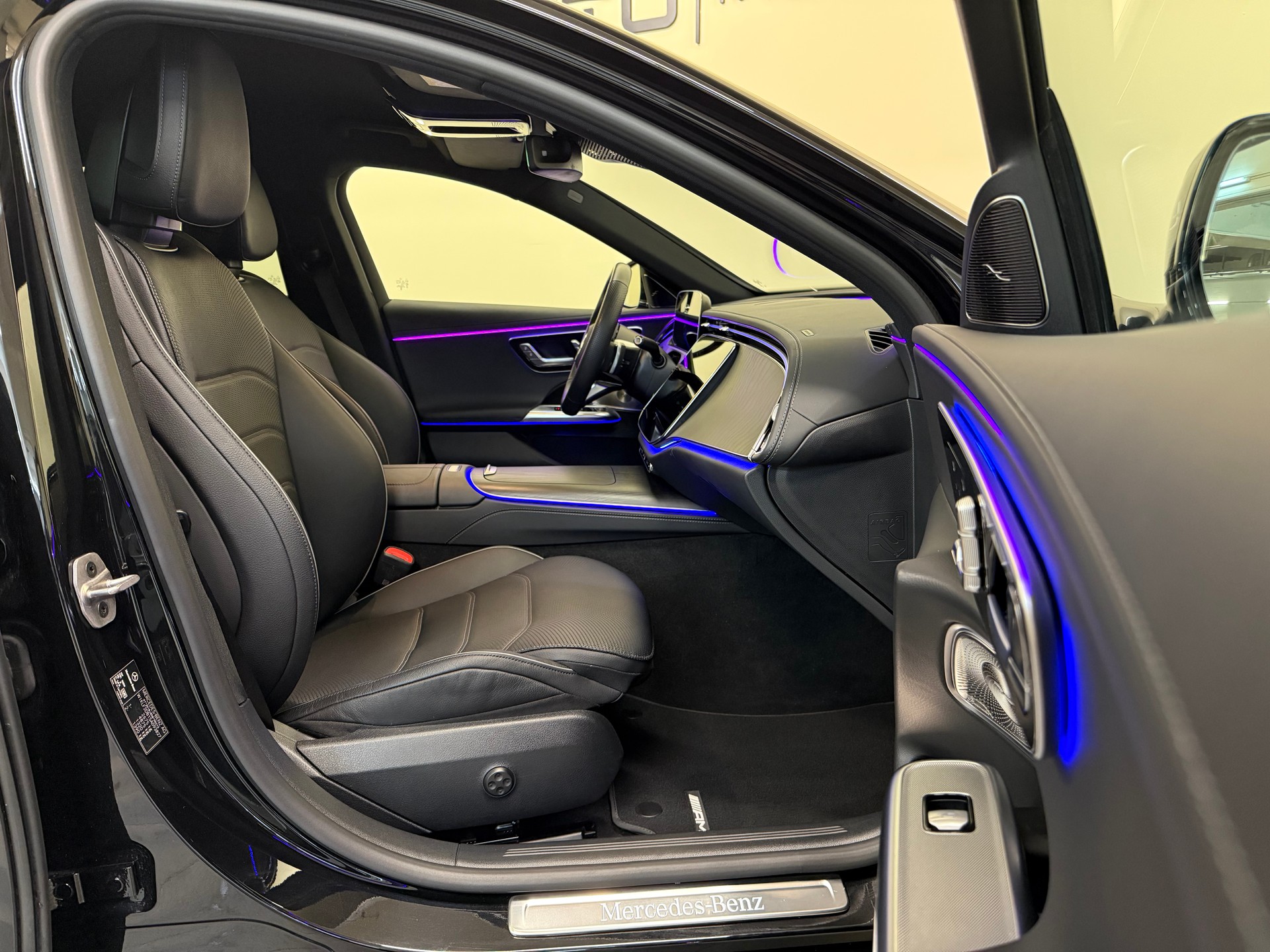MERCEDES-BENZ E 450 d 4Matic 9G-Tronic AMG Line-image-26