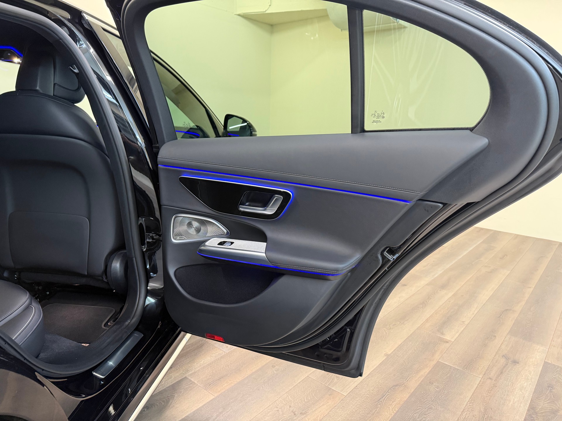 MERCEDES-BENZ E 450 d 4Matic 9G-Tronic AMG Line-image-28