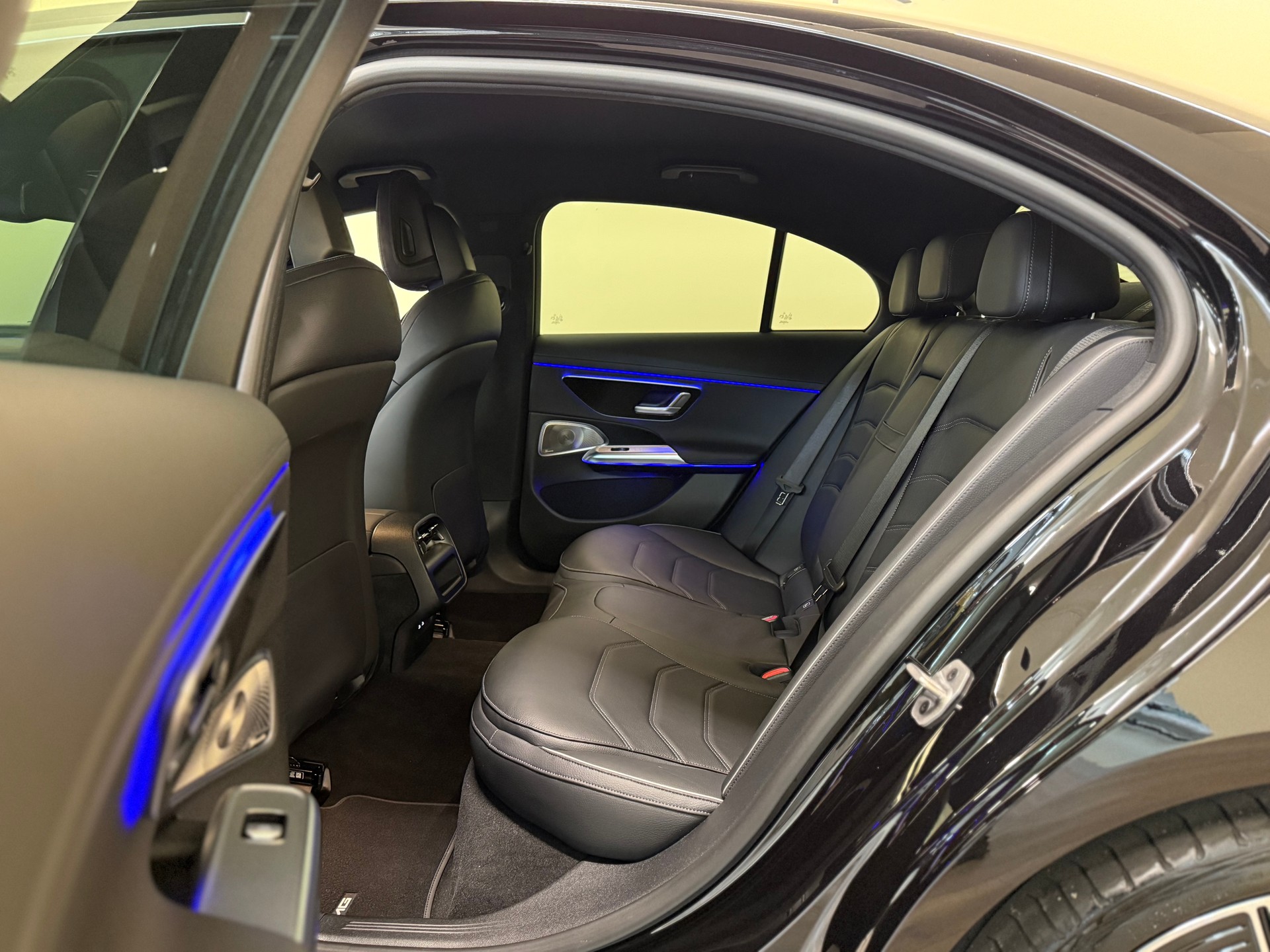 MERCEDES-BENZ E 450 d 4Matic 9G-Tronic AMG Line-image-23