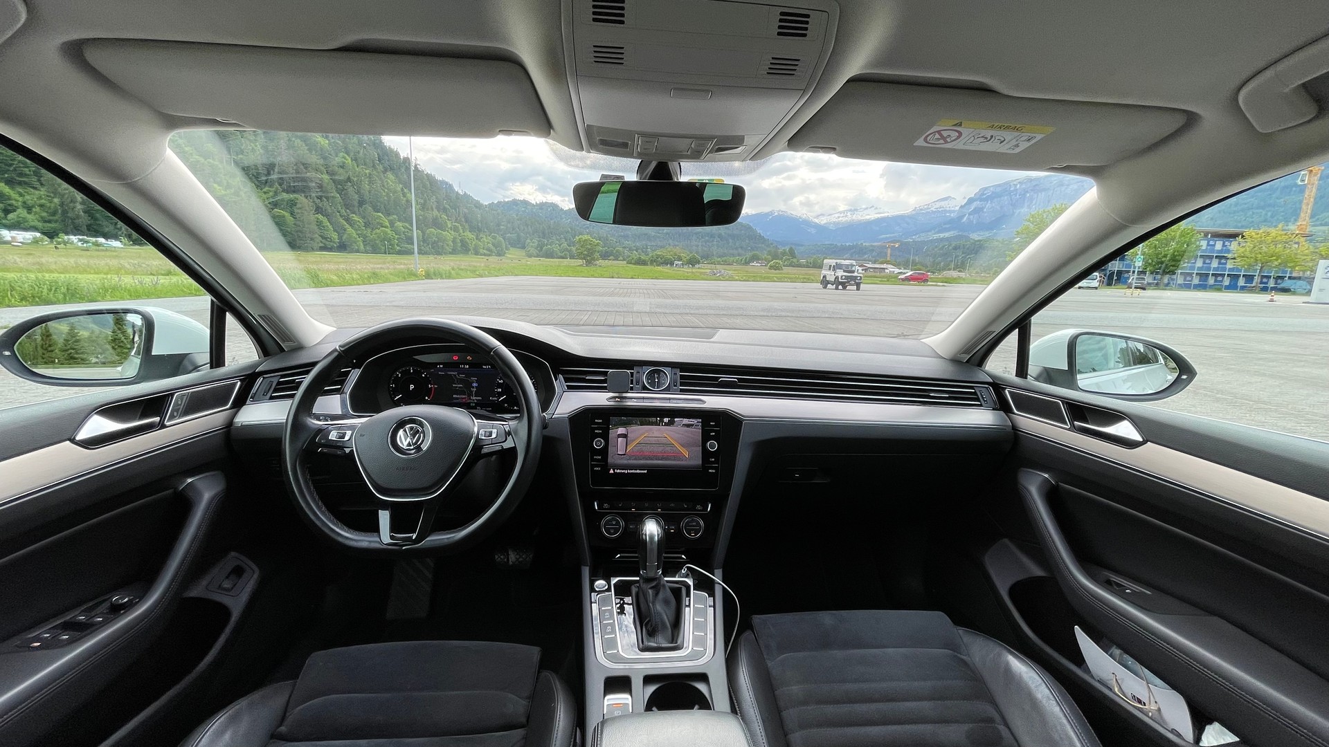 VW Passat Variant 2.0 TDI BMT Sport DSG 4Motion-image-11
