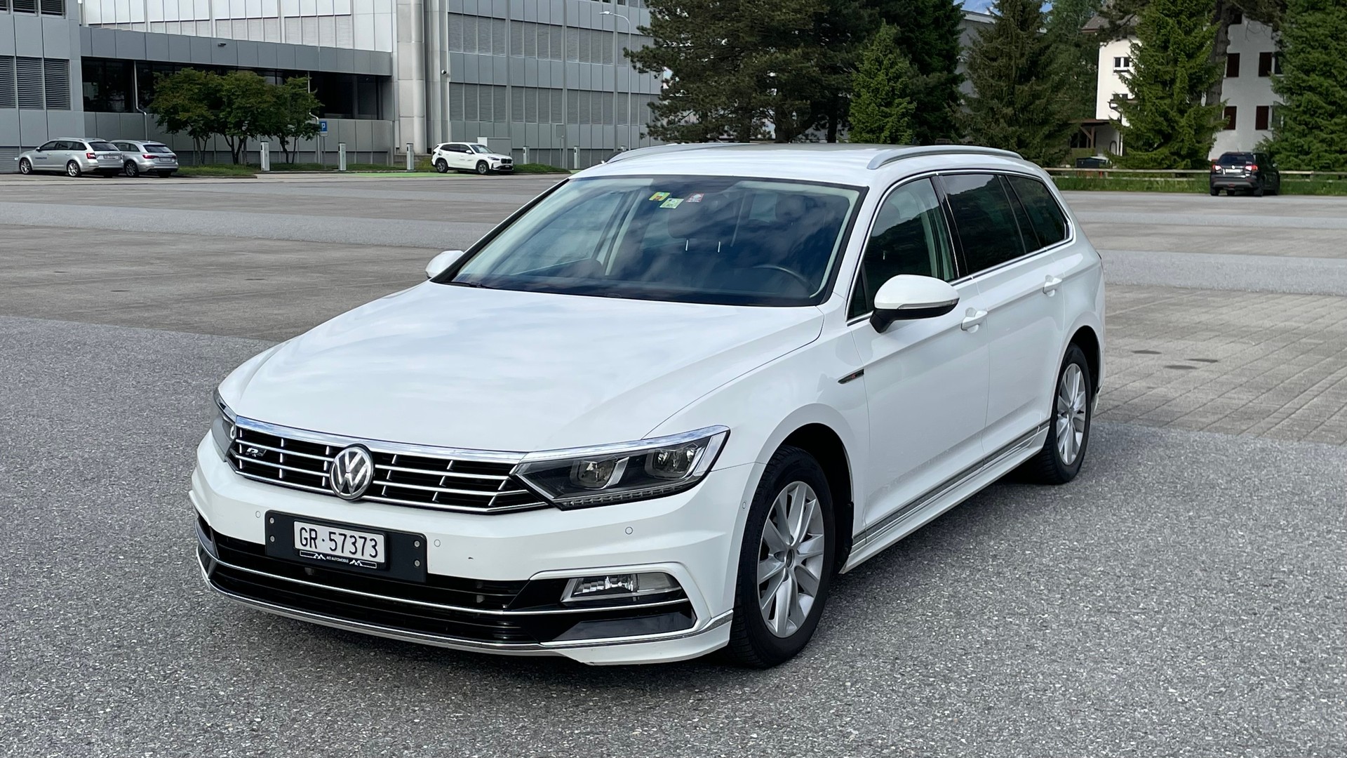 VW Passat Variant 2.0 TDI BMT Sport DSG 4Motion-image-2