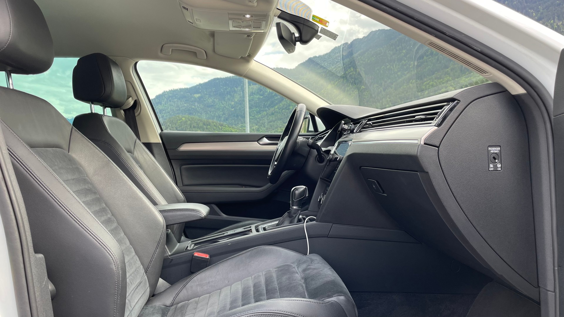 VW Passat Variant 2.0 TDI BMT Sport DSG 4Motion-image-10