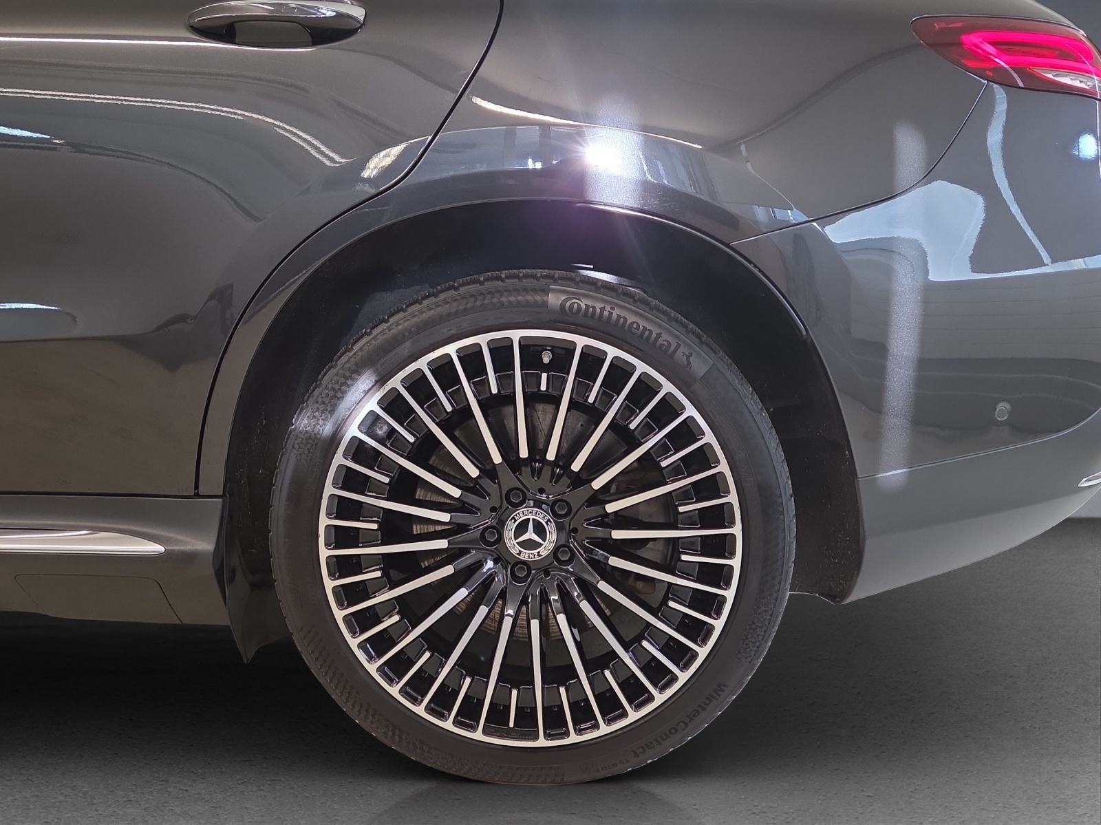 MERCEDES-BENZ EQC 400 AMG Line 4Matic-image-5