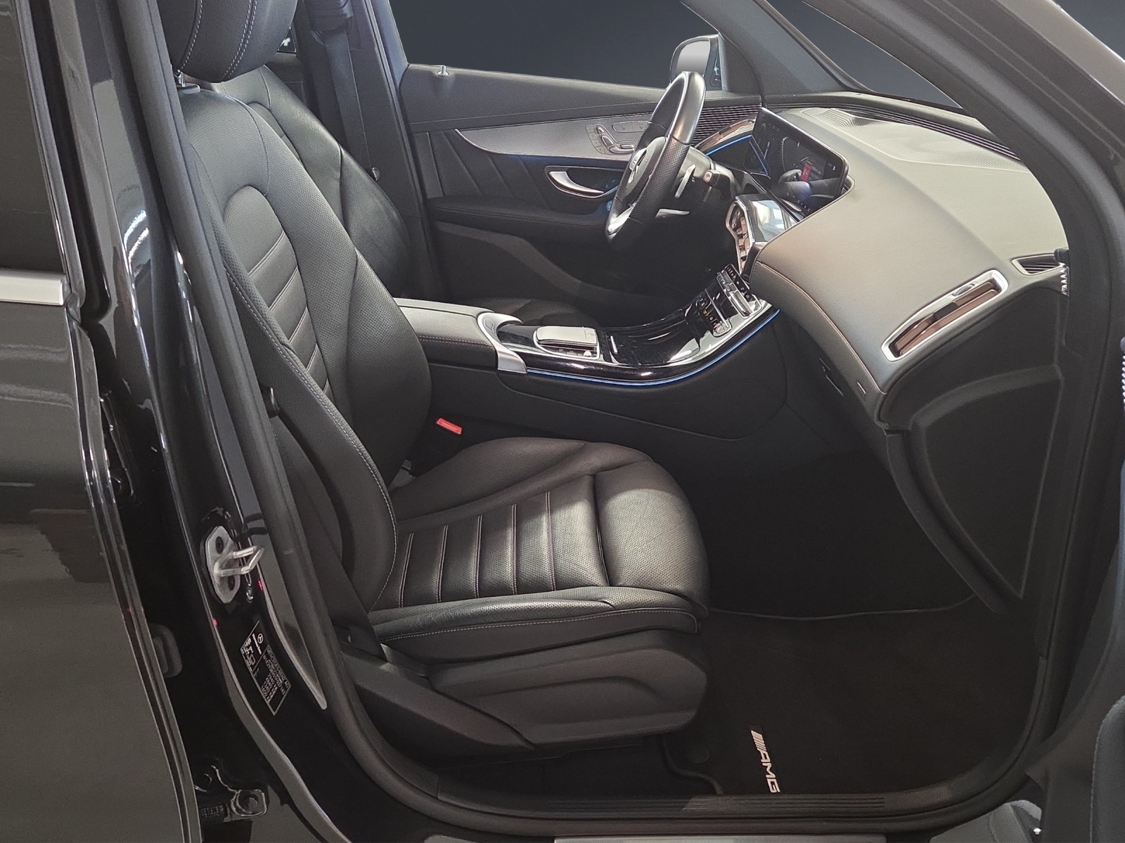 MERCEDES-BENZ EQC 400 AMG Line 4Matic-image-9