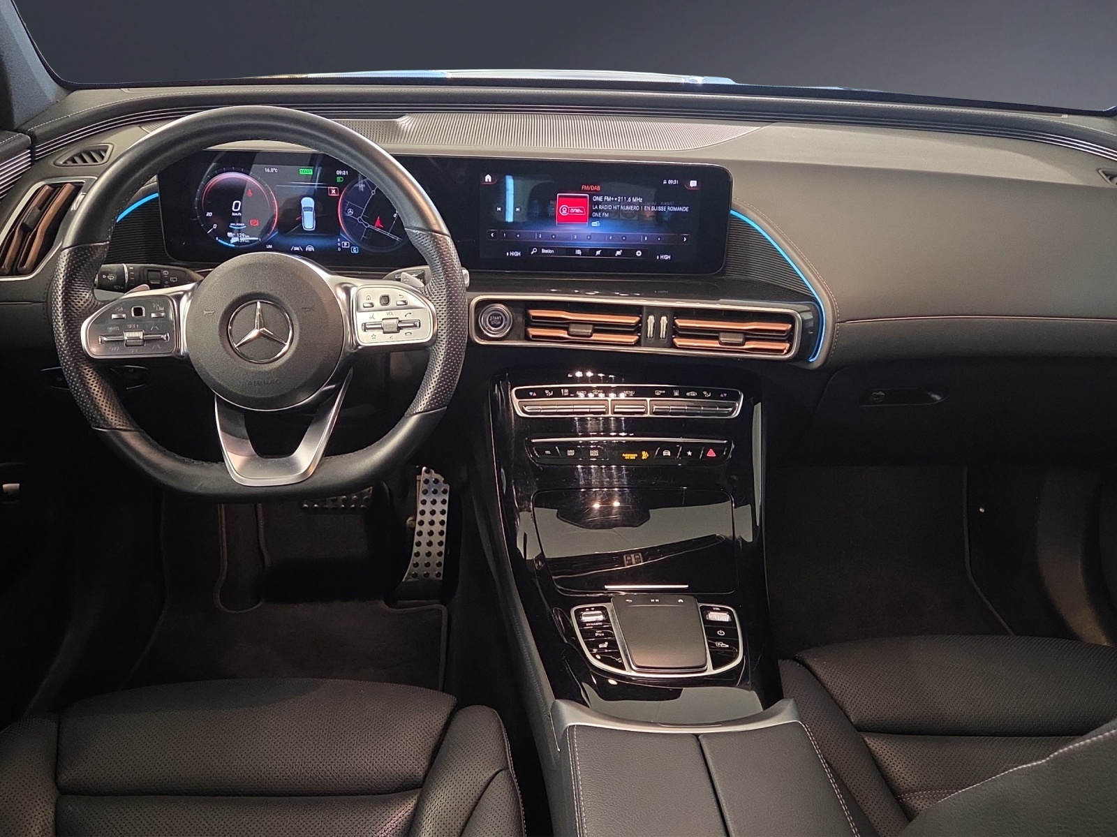 MERCEDES-BENZ EQC 400 AMG Line 4Matic-image-12